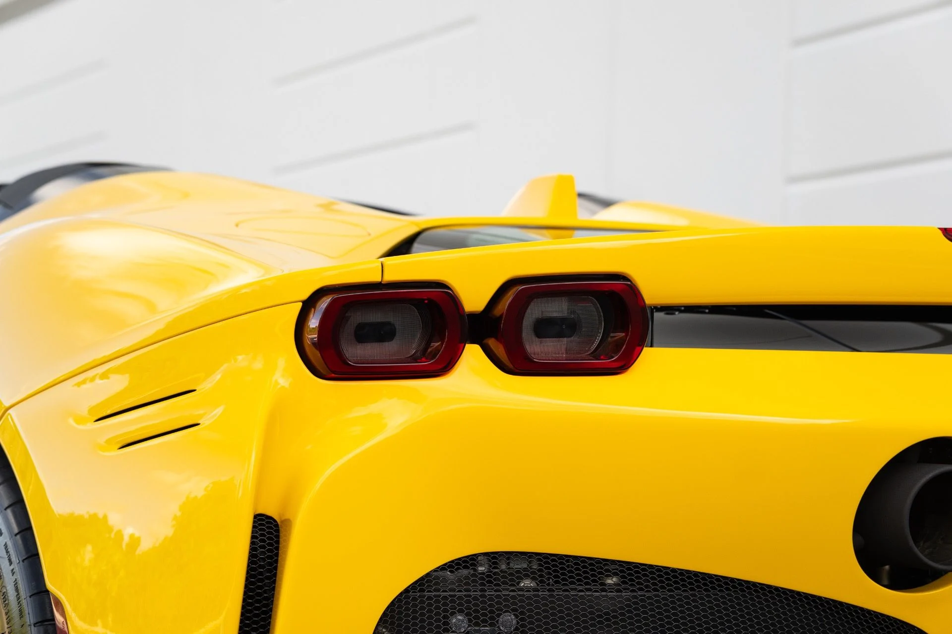 mph034_1067596538_Used_2025_Ferrari_SF_90_Spider_1772646640_8bd6ca84f4