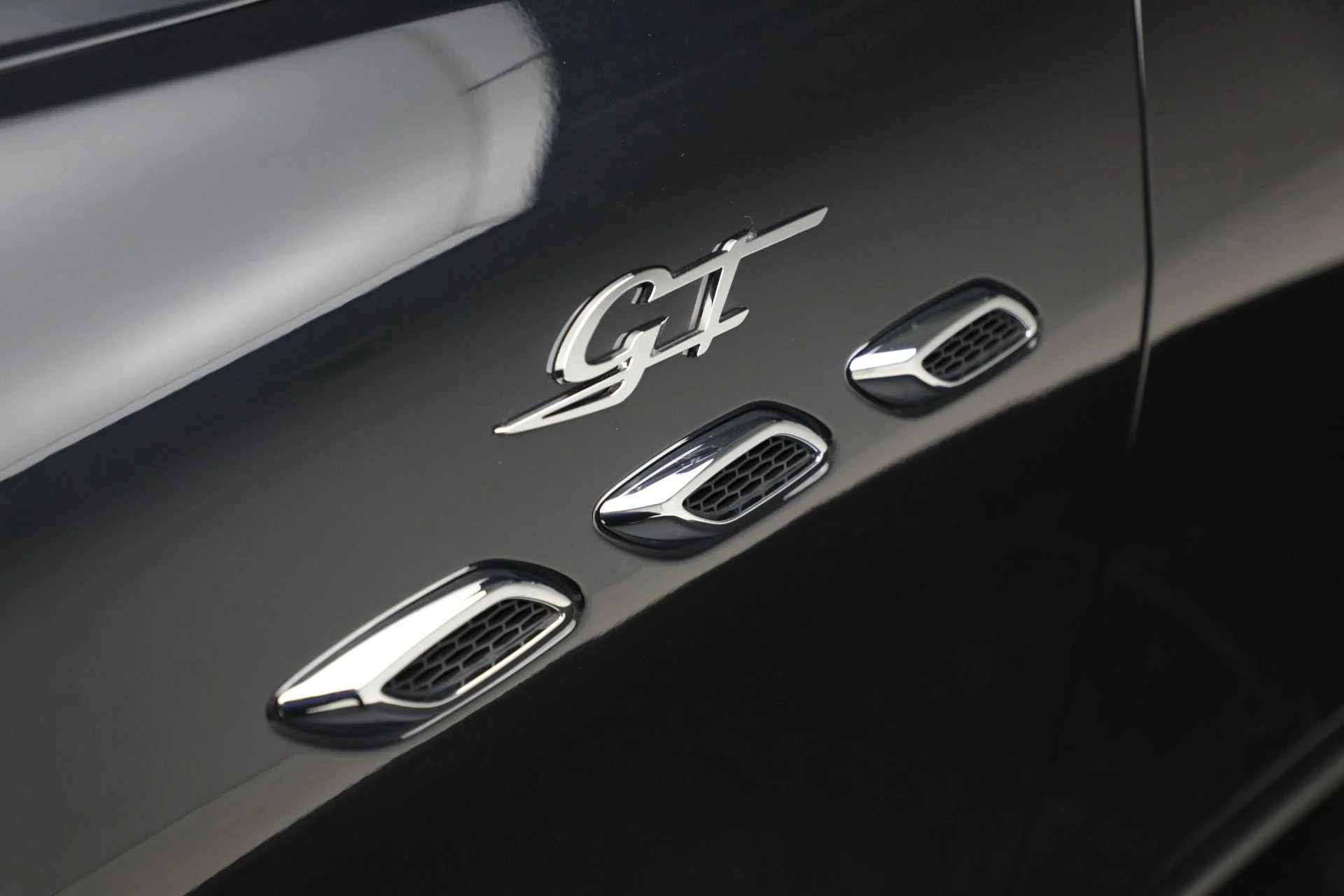 mph034_1074152030_Used_2023_Maserati_Levante_GT_1791466885_f5b4d5ca83