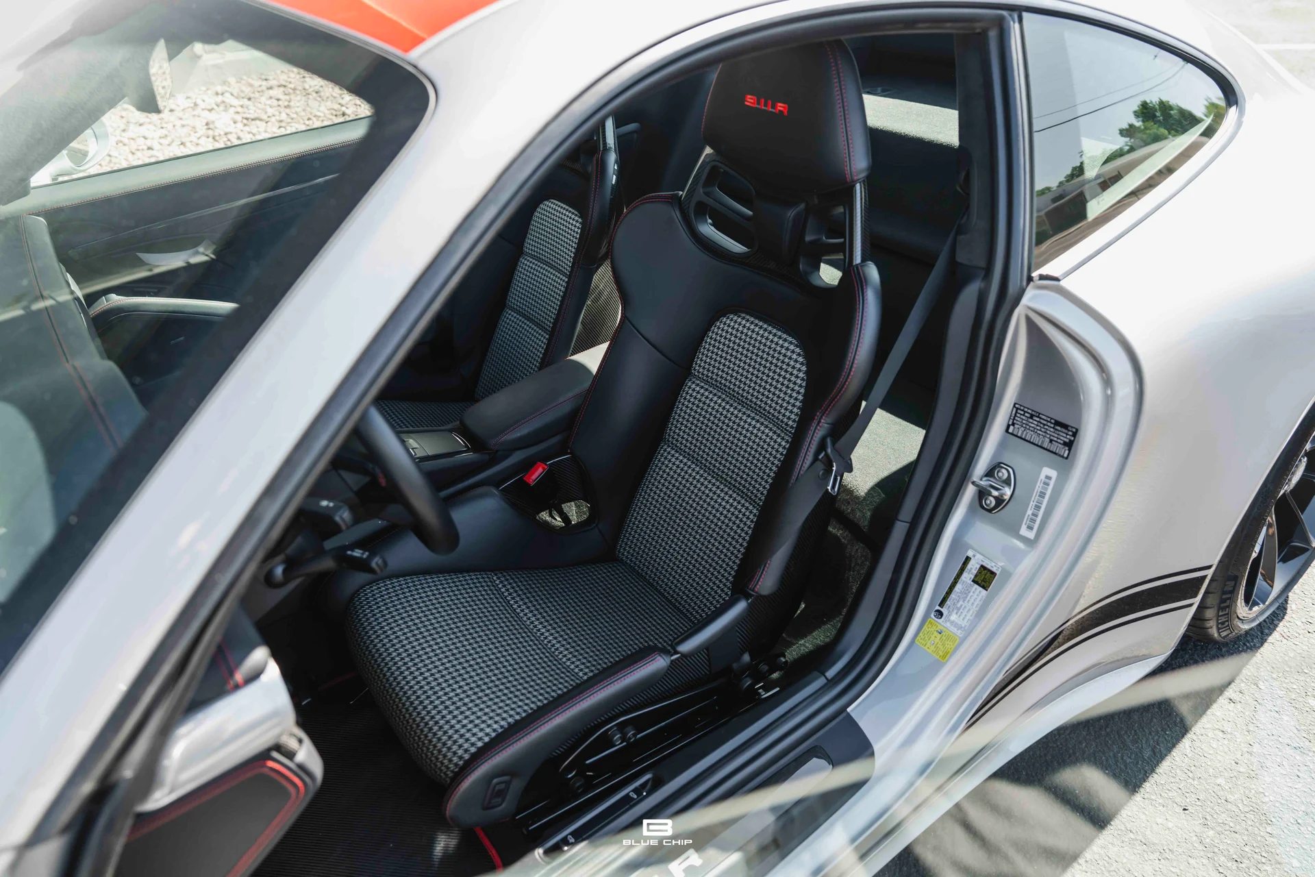 mph034_1081535739_6a2c7e14a2611a8da99e08ae_2016_Porsche_911_R_35_536aad1626