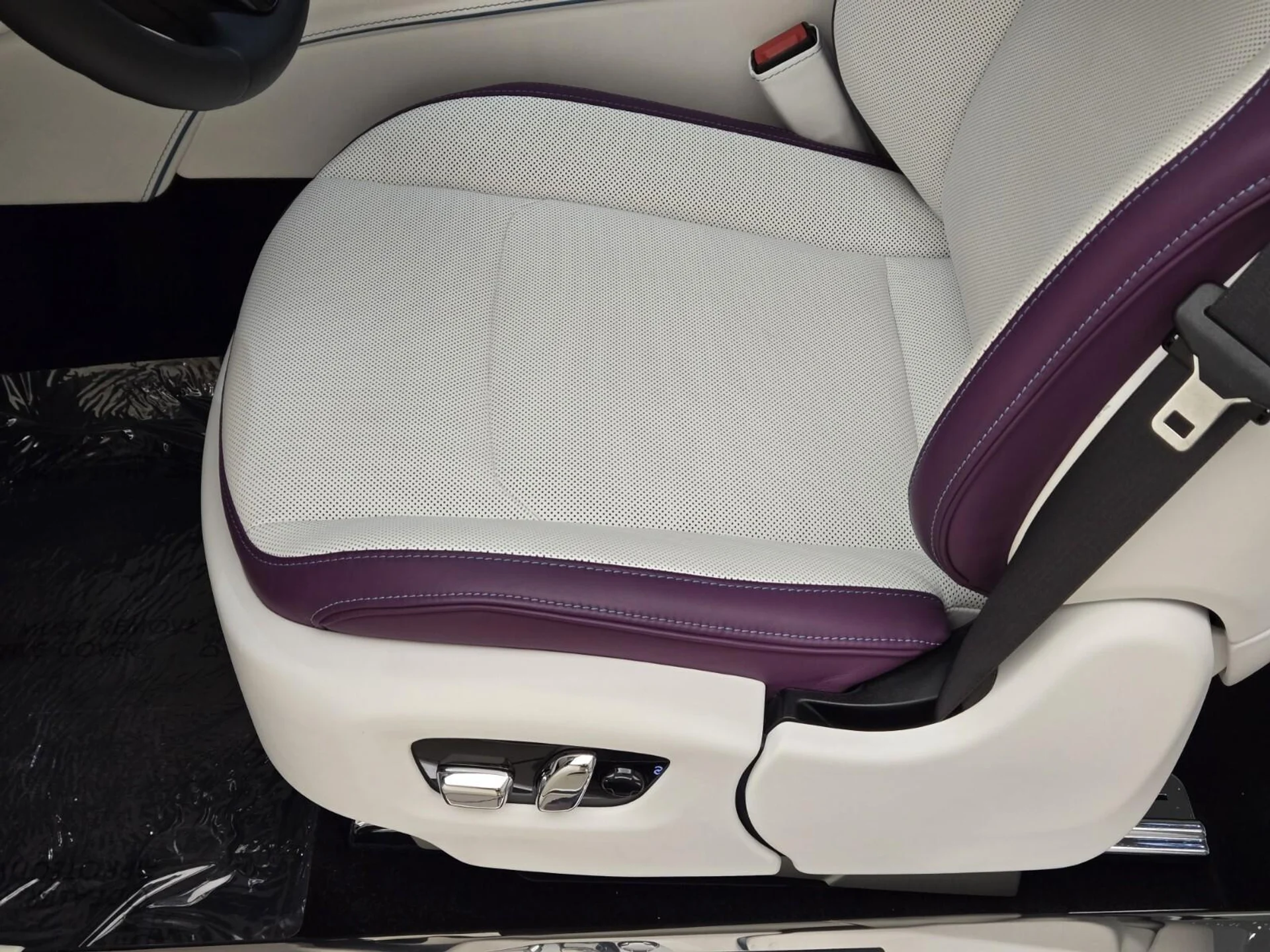 mph034_1084895978_Used_2024_Rolls_Royce_Spectre_1761122055_e3fba091df