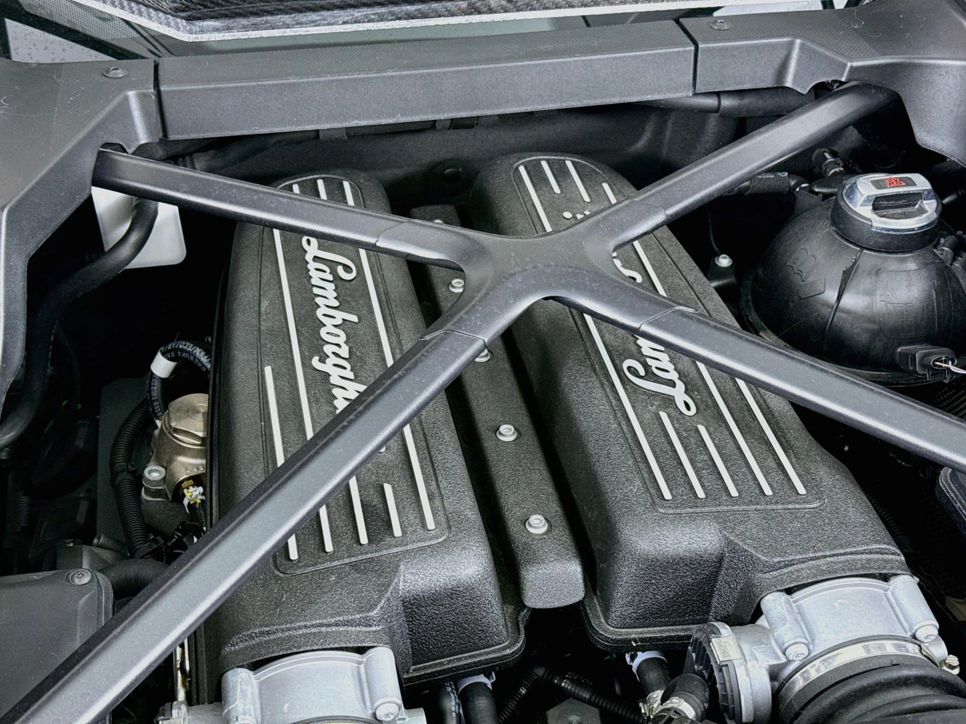 mph034_1089483195_Used_2023_Lamborghini_Huracan_Tecnica_1793401524_333b3b5074