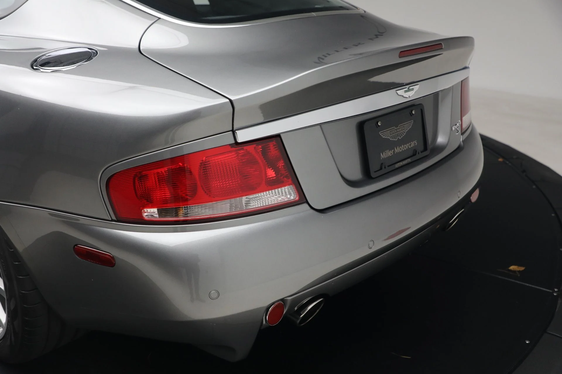 mph034_1095394394_Used_2006_Aston_Martin_V12_Vanquish_S_1792851745_9c5bf69dda
