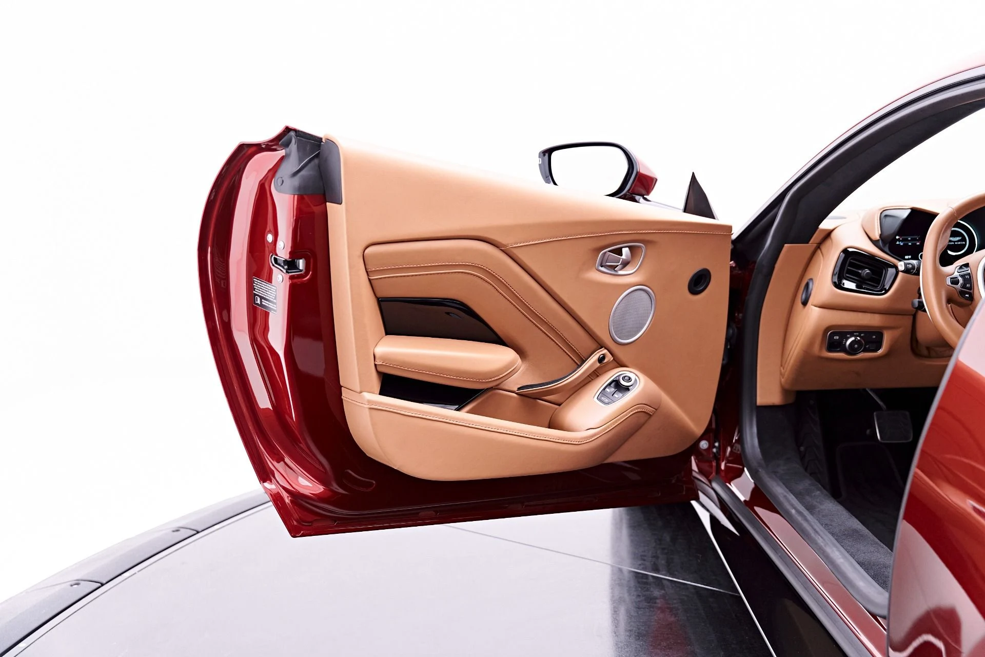 mph034_1096791722_Used_2020_Aston_Martin_Vantage_Base_1777504301_c2839a3f3b