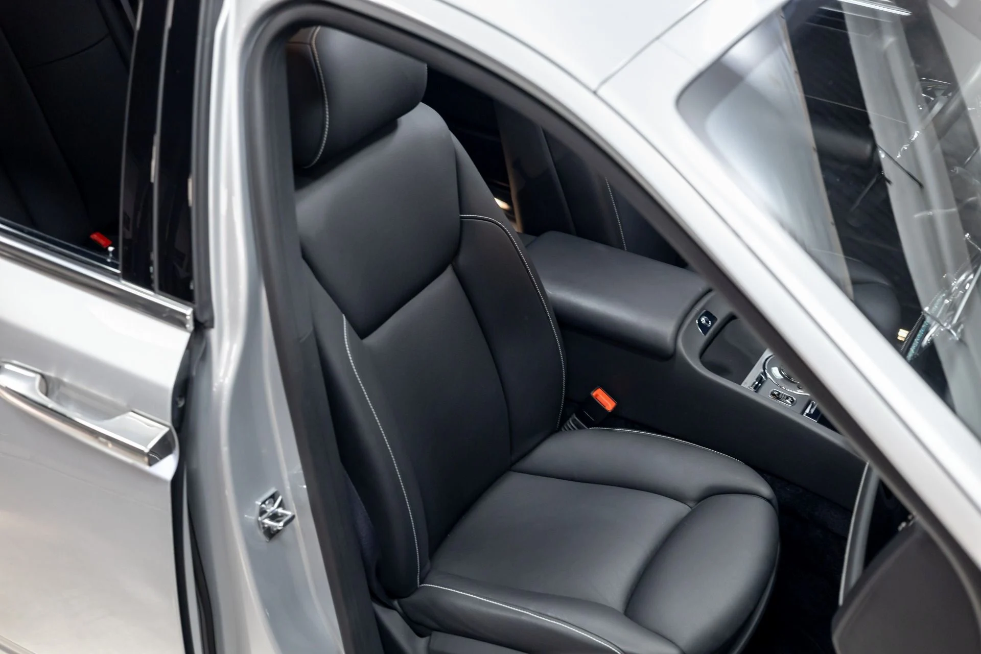 mph034_1107811776_Used_2015_Rolls_Royce_Ghost_1760219601_0b1829a302
