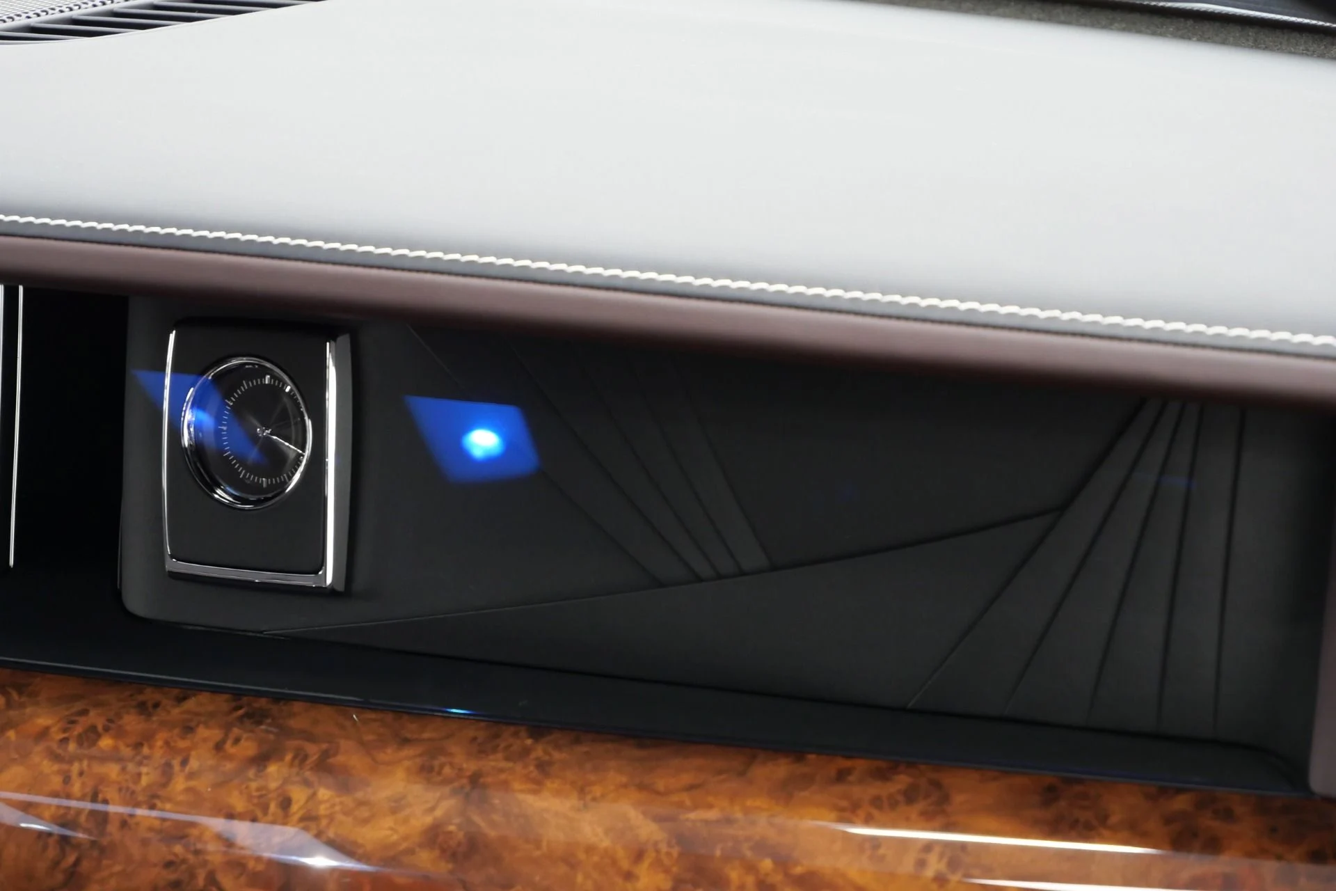 mph034_1116820640_Used_2019_Rolls_Royce_Phantom_The_Phantom_Package_Very_Low_Miles_Bespoke_Audio_1791821565_ac70d7c1c6