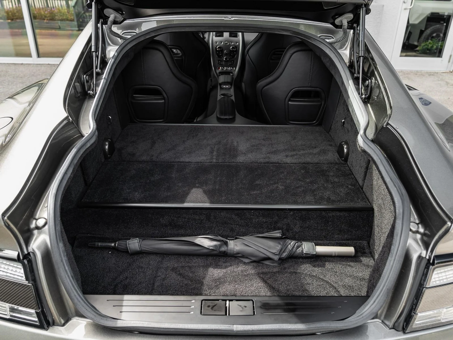 mph034_1117561379_Used_2019_Aston_Martin_Rapide_AMR_1759500152_95e34c4f84