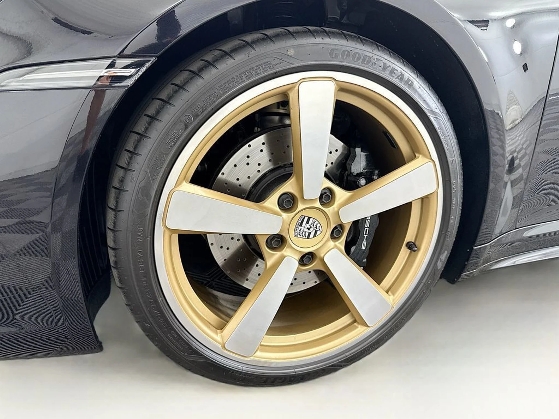 mph034_1117931623_used_2024_porsche_911_targaedition50yearsporschedesign_8119_22988931_35_1024_16410dad1a