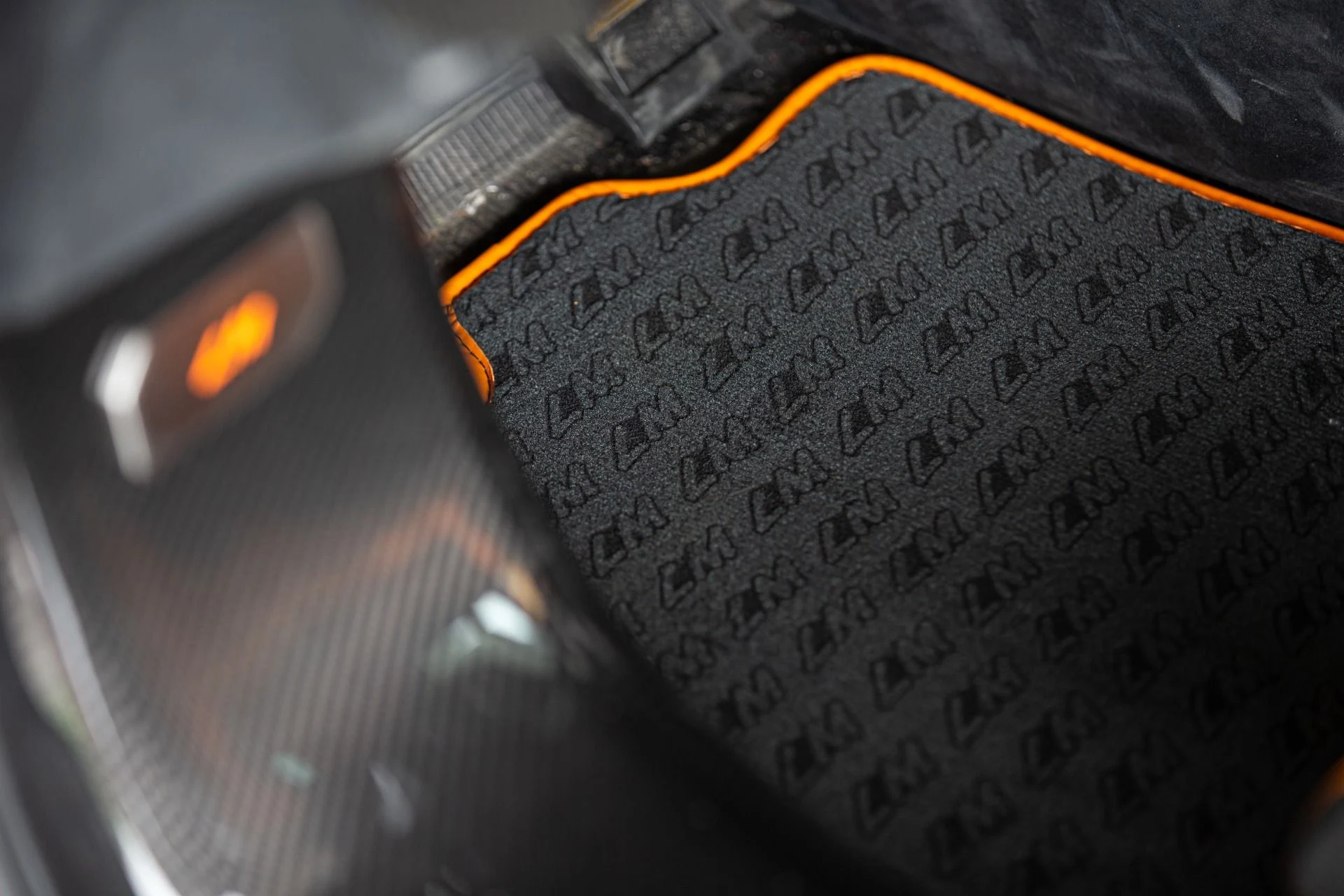 mph034_1127080389_323_p35_l_c8081ae8fc