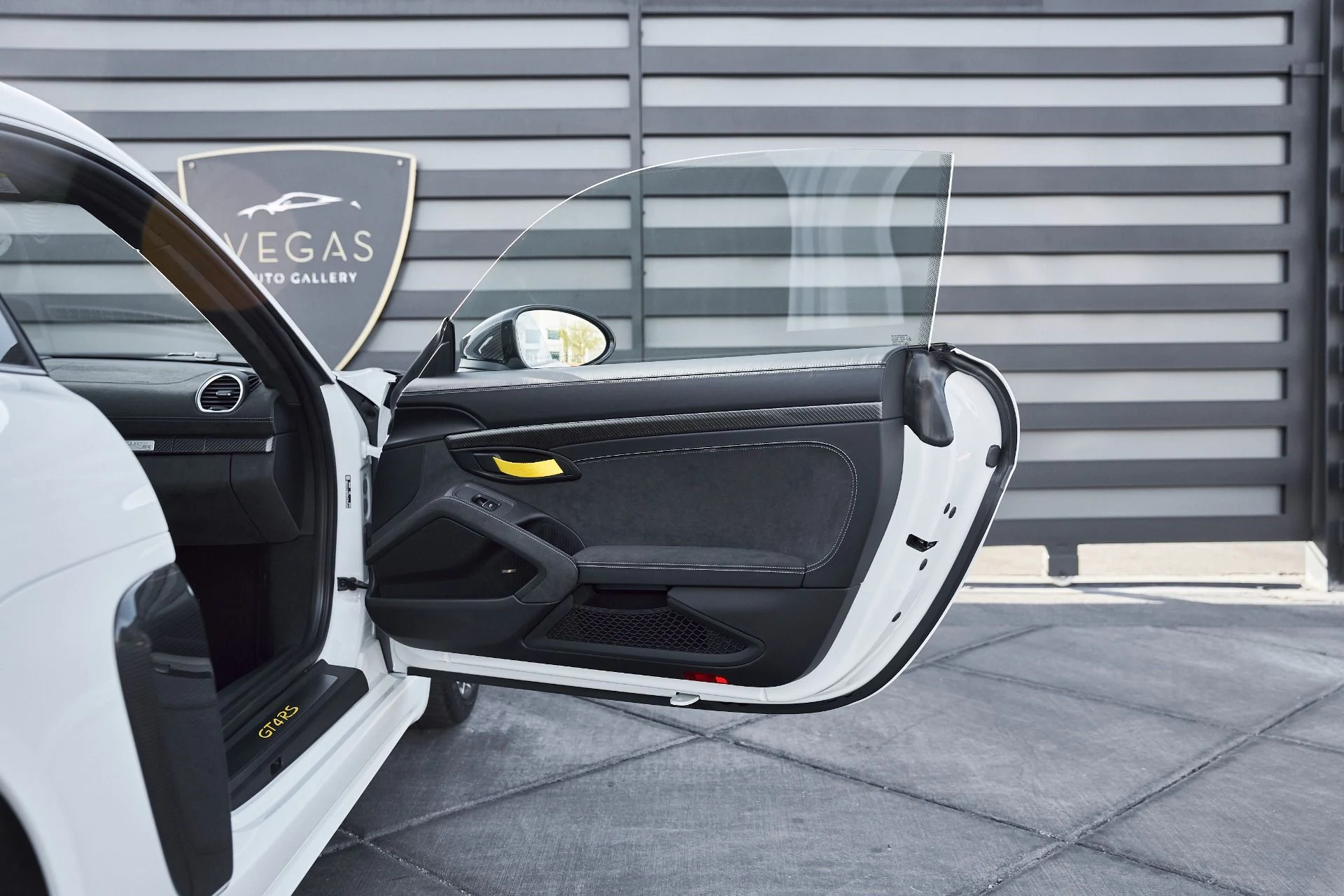 mph034_1129355846_Used_2024_Porsche_718_Cayman_GT_4_RS_1766514191_e1b30b6c3a