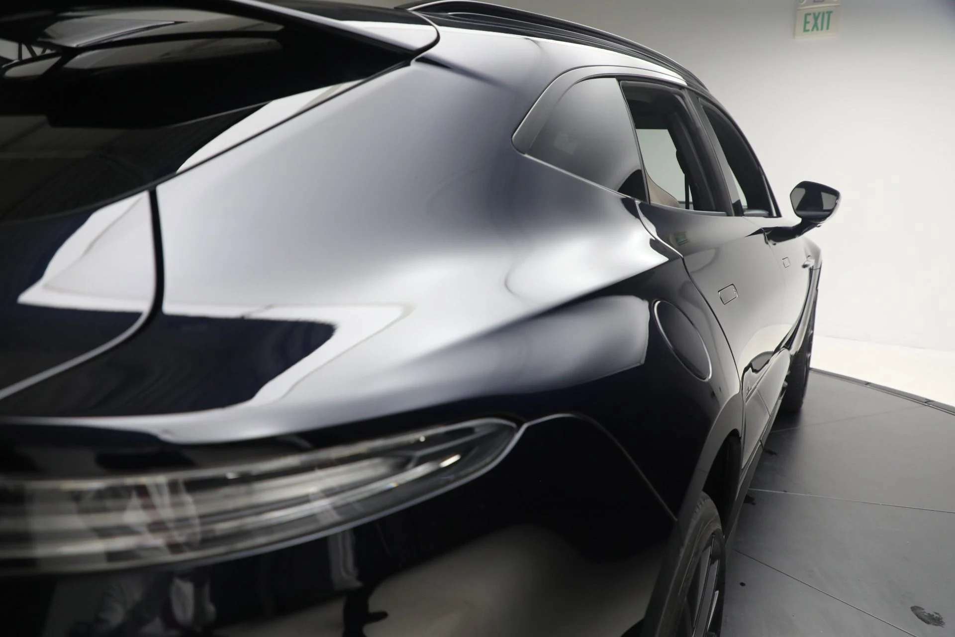 mph034_1133836245_New_2025_Aston_Martin_DBX_707_ea8f11a842