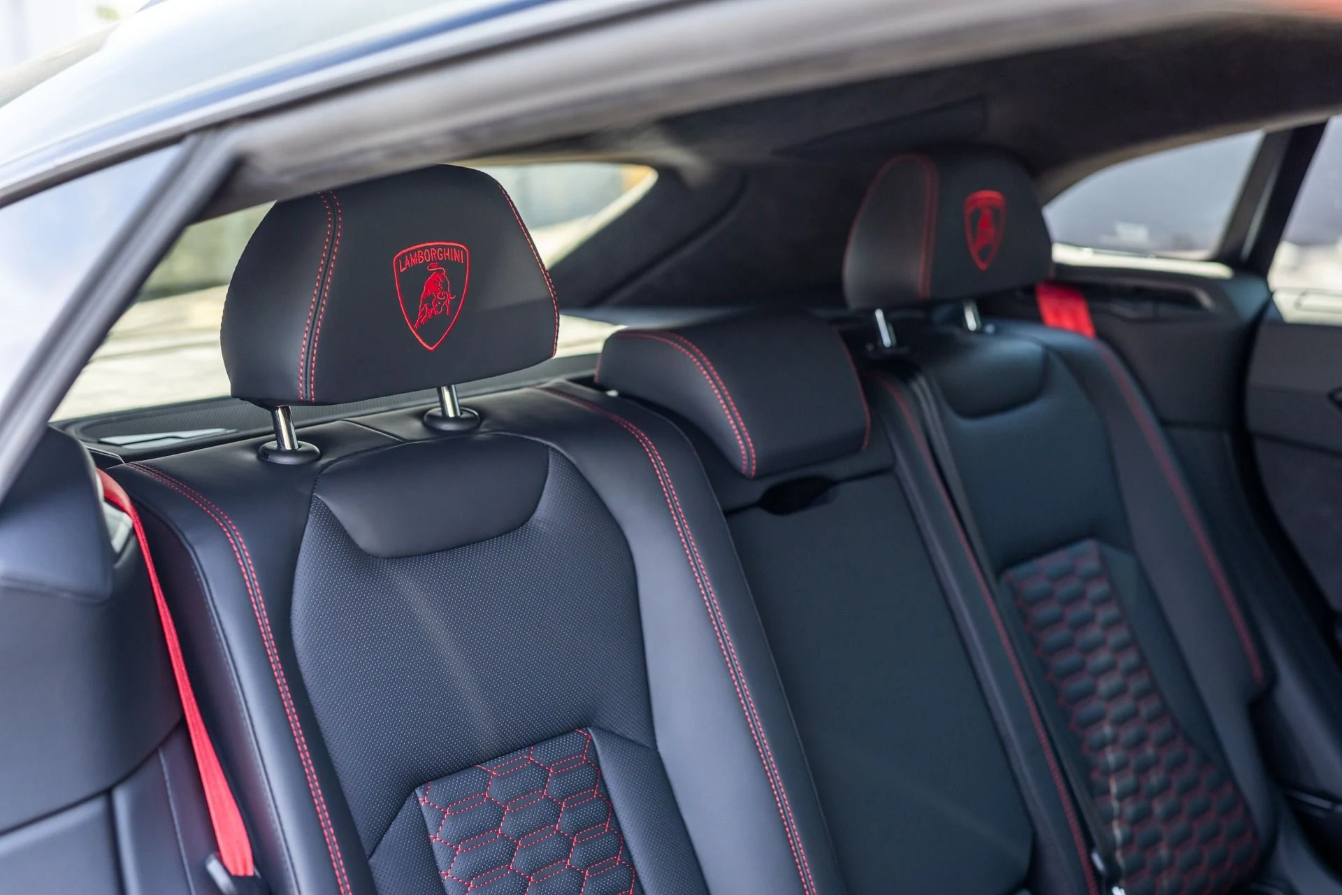 mph034_1140656290_Used_2023_Lamborghini_Urus_S_1764103574_2c2c999ebd