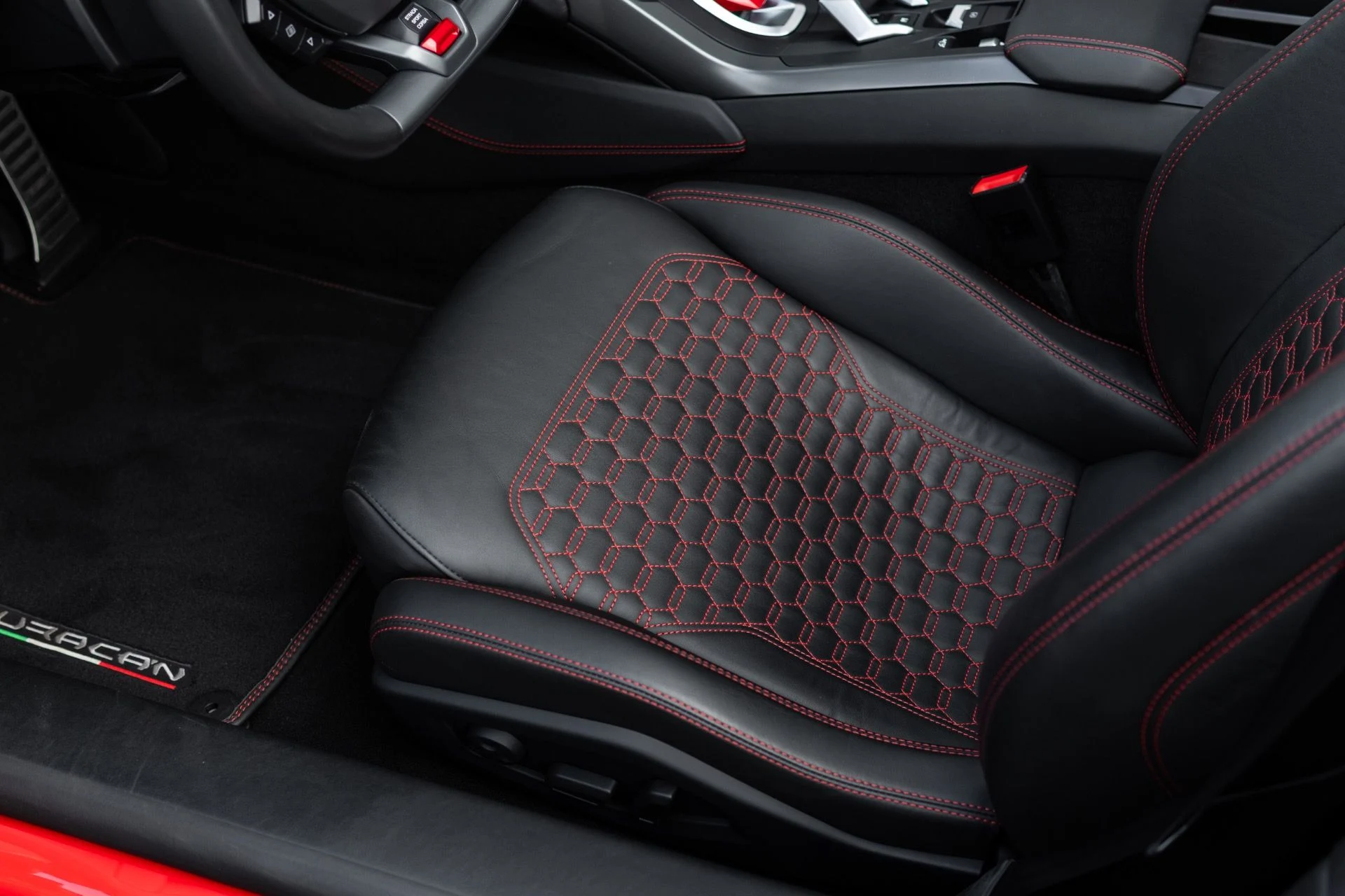 mph034_1141446347_Used_2018_Lamborghini_Huracan_LP_580_2_Spyder_1766443768_dfacab47e8