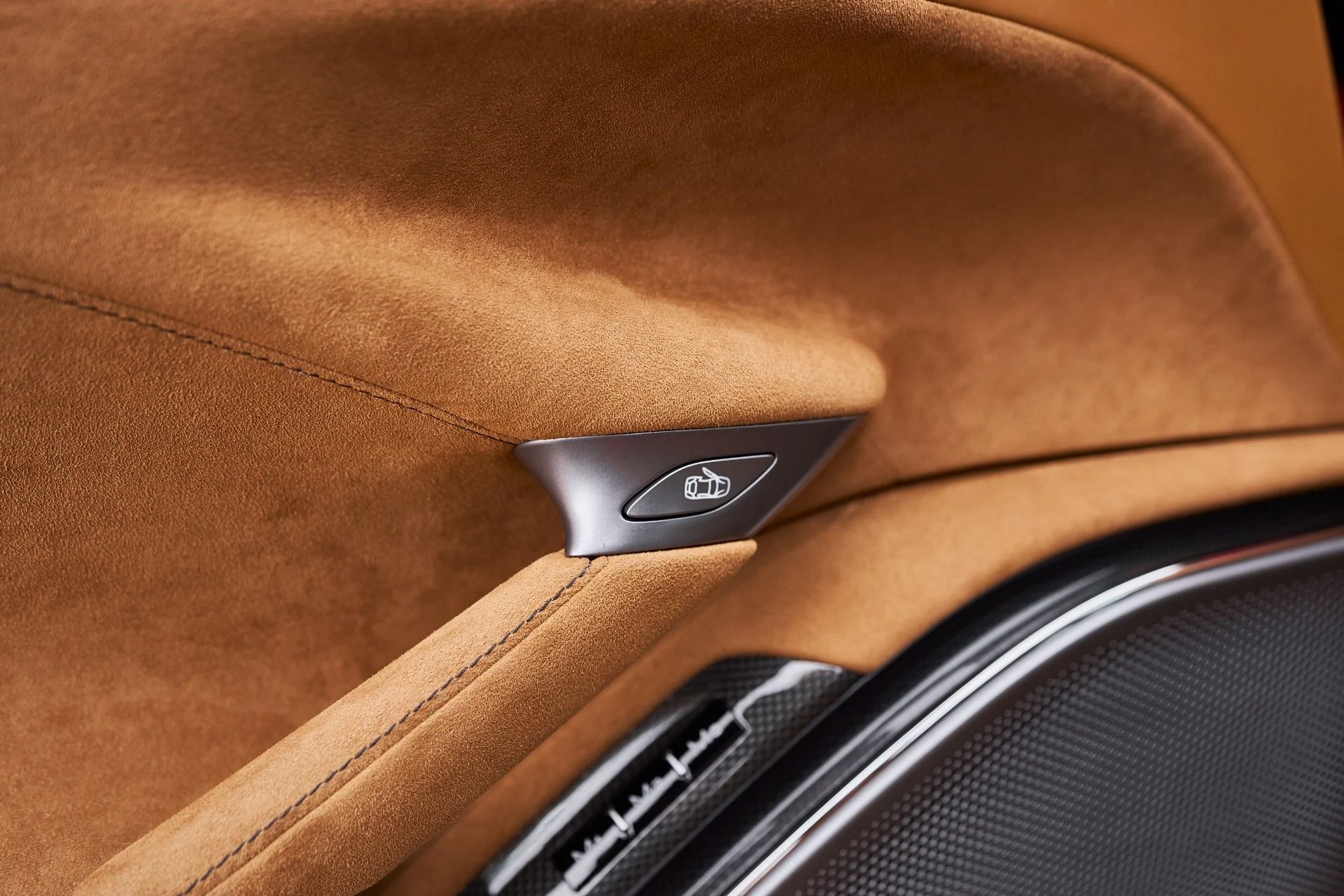 mph034_1145855131_Used_2023_Ferrari_Roma_Base_1761599045_37b093c2a2