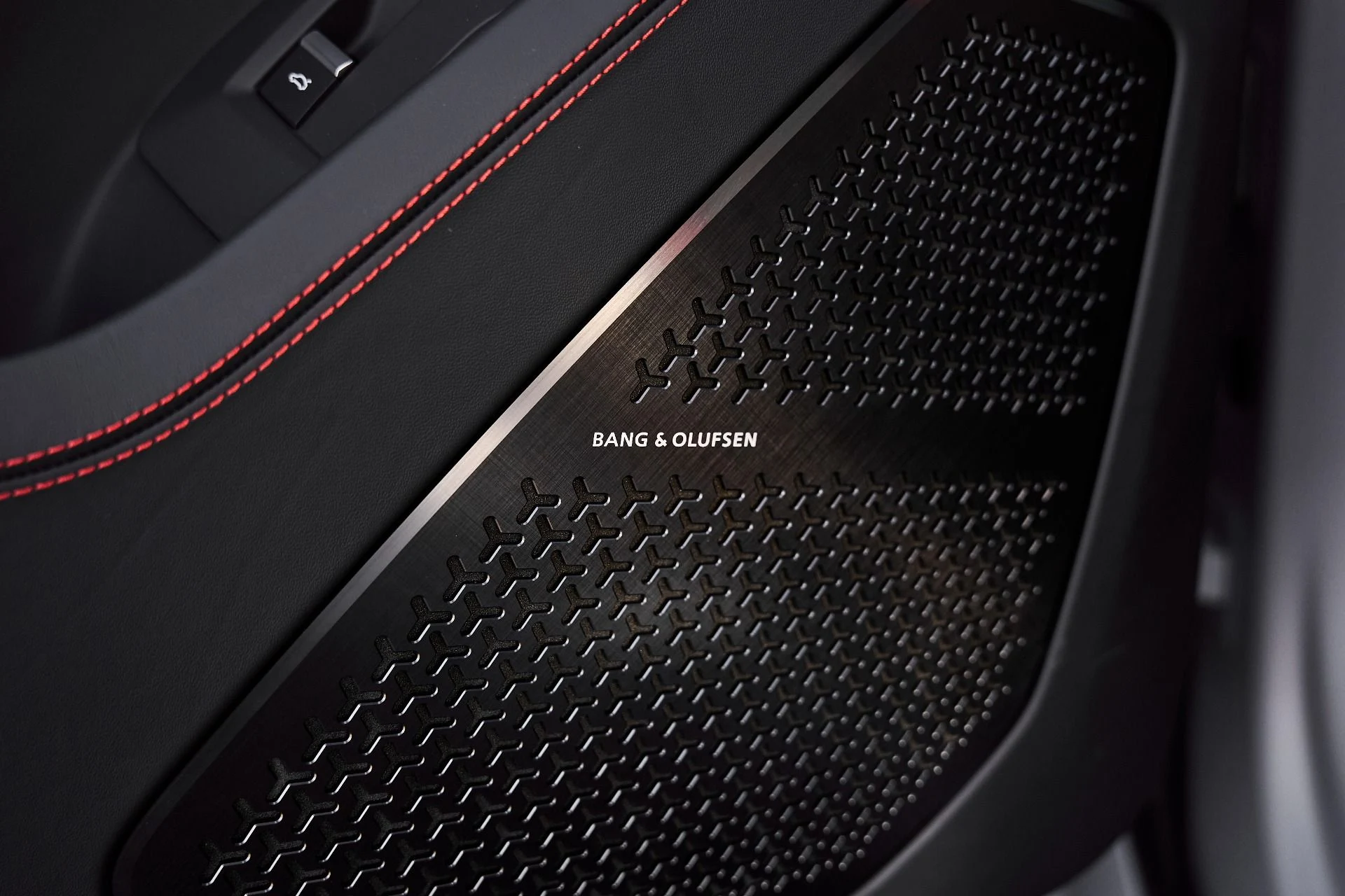 mph034_1147915760_Used_2024_Lamborghini_Urus_S_1779209050_3f3564b186