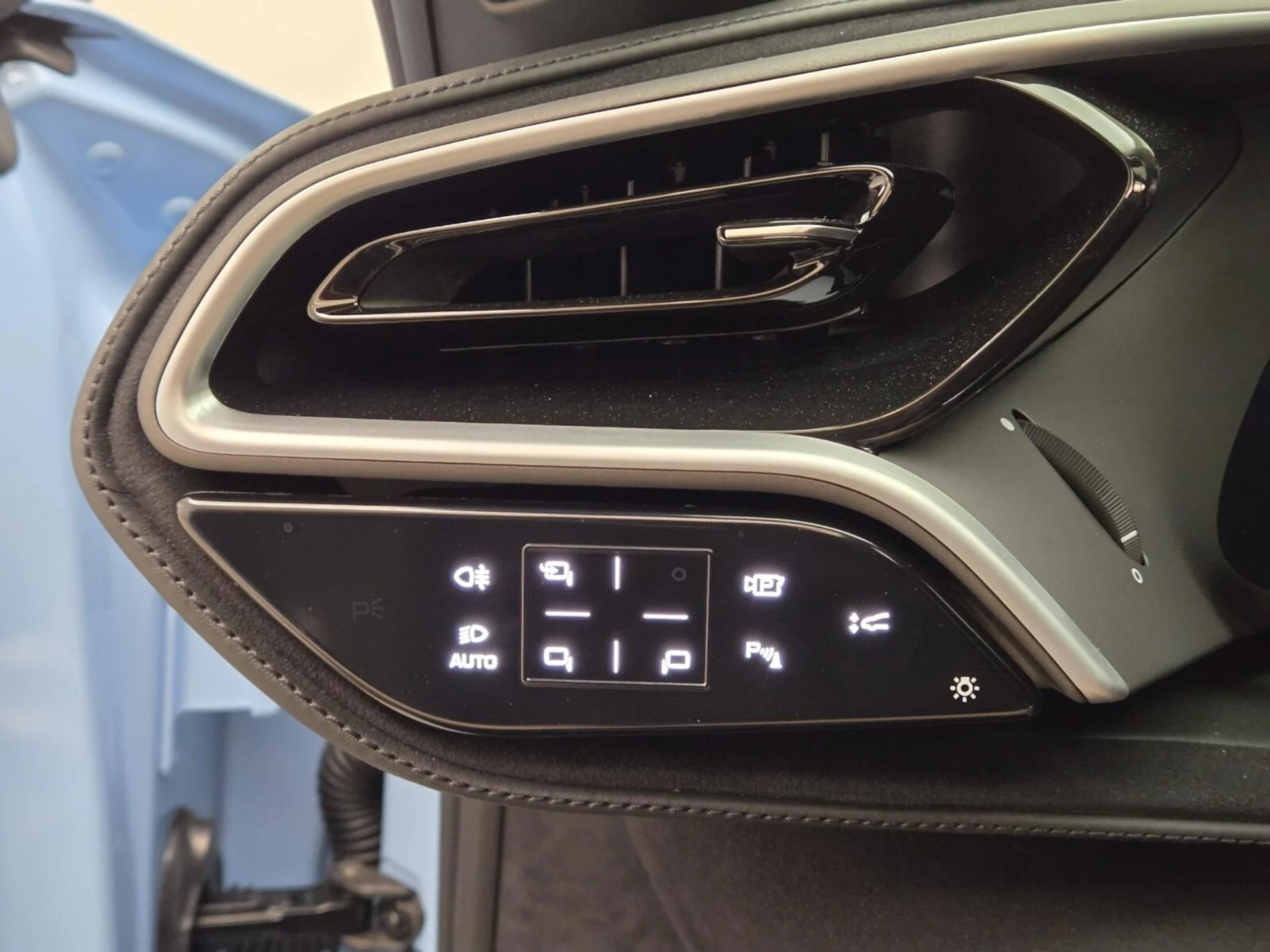 mph034_1158287511_Used_2024_Ferrari_296_GTS_1763022586_46c8d3b174