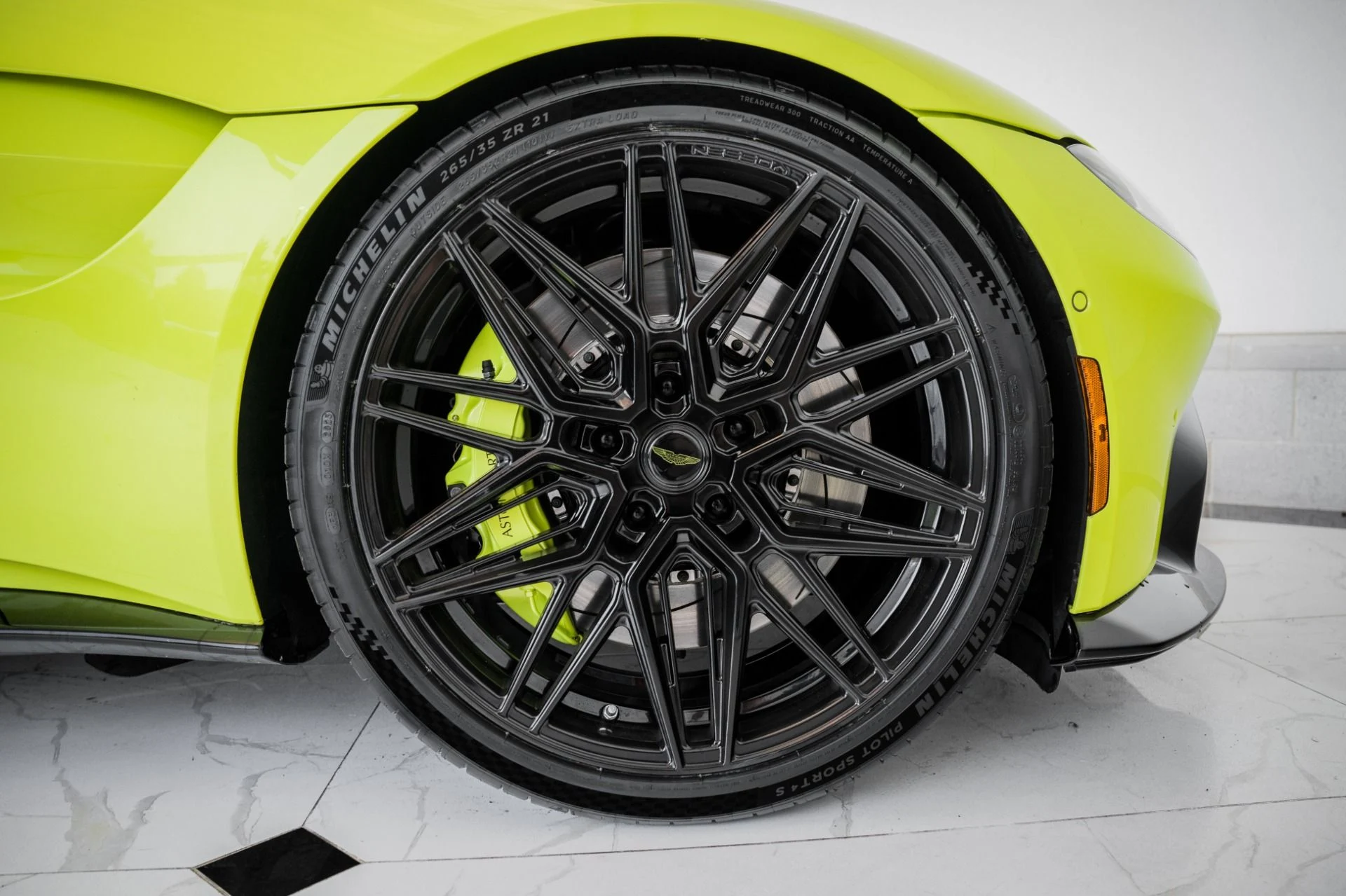 mph034_1165981157_Used_2020_Aston_Martin_Vantage_V8_Coupe_1690551391_2d87d691fe