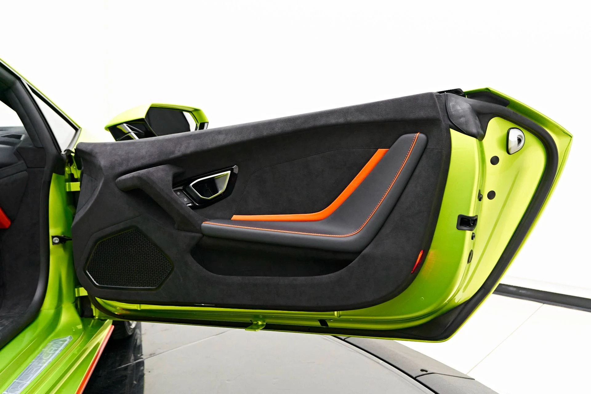 mph034_1182571279_Used_2023_Lamborghini_Huracan_Tecnica_Base_1715640571_4e087e1231