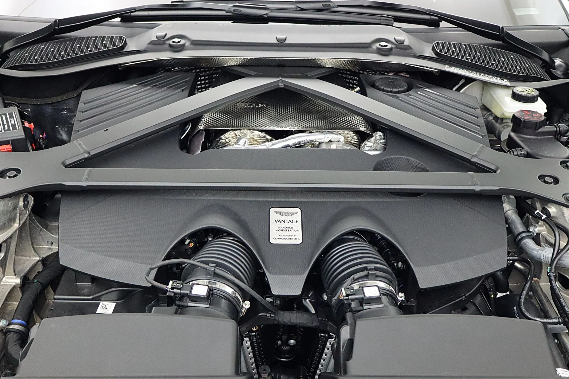 mph034_1196331298_New_2026_Aston_Martin_Vantage_Roadster_a4fc9138bc