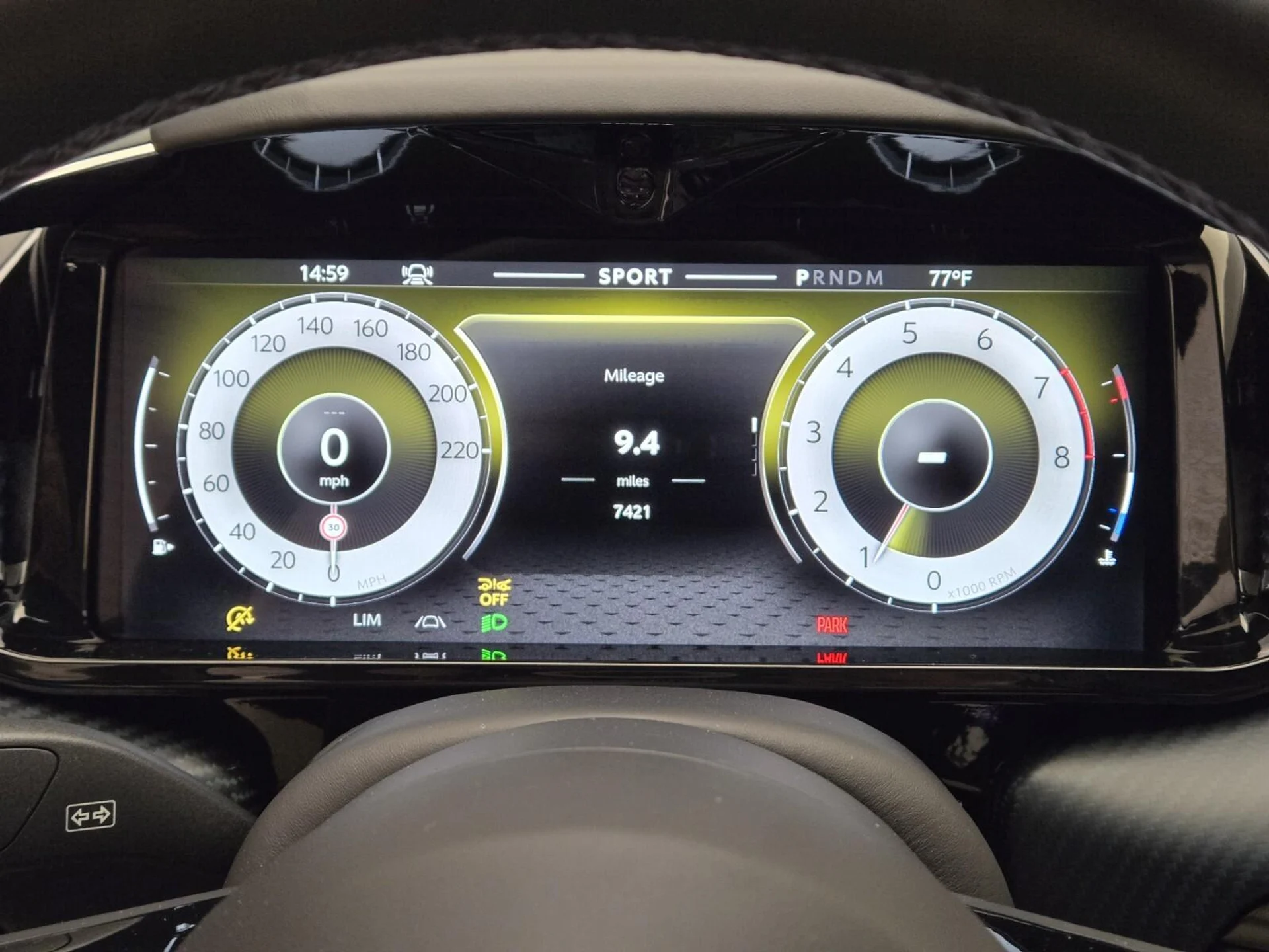 mph034_1197993289_Used_2025_Aston_Martin_Vantage_1770792745_900f37ecee