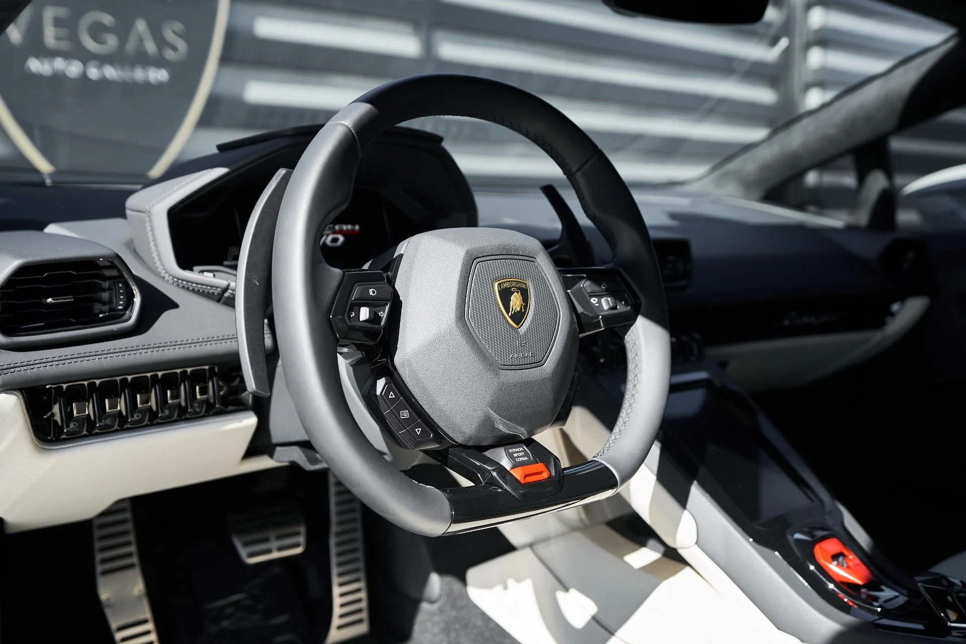 mph034_1202796932_Used_2022_Lamborghini_Huracan_EVO_Base_1761947380_6b789a2015