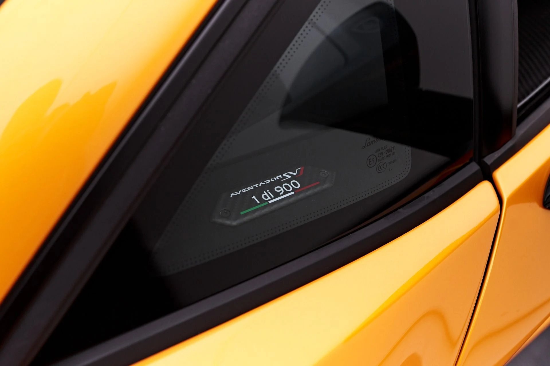 mph034_1206486684_Used_2021_Lamborghini_Aventador_SVJ_Base_1755224573_dbd59b5418