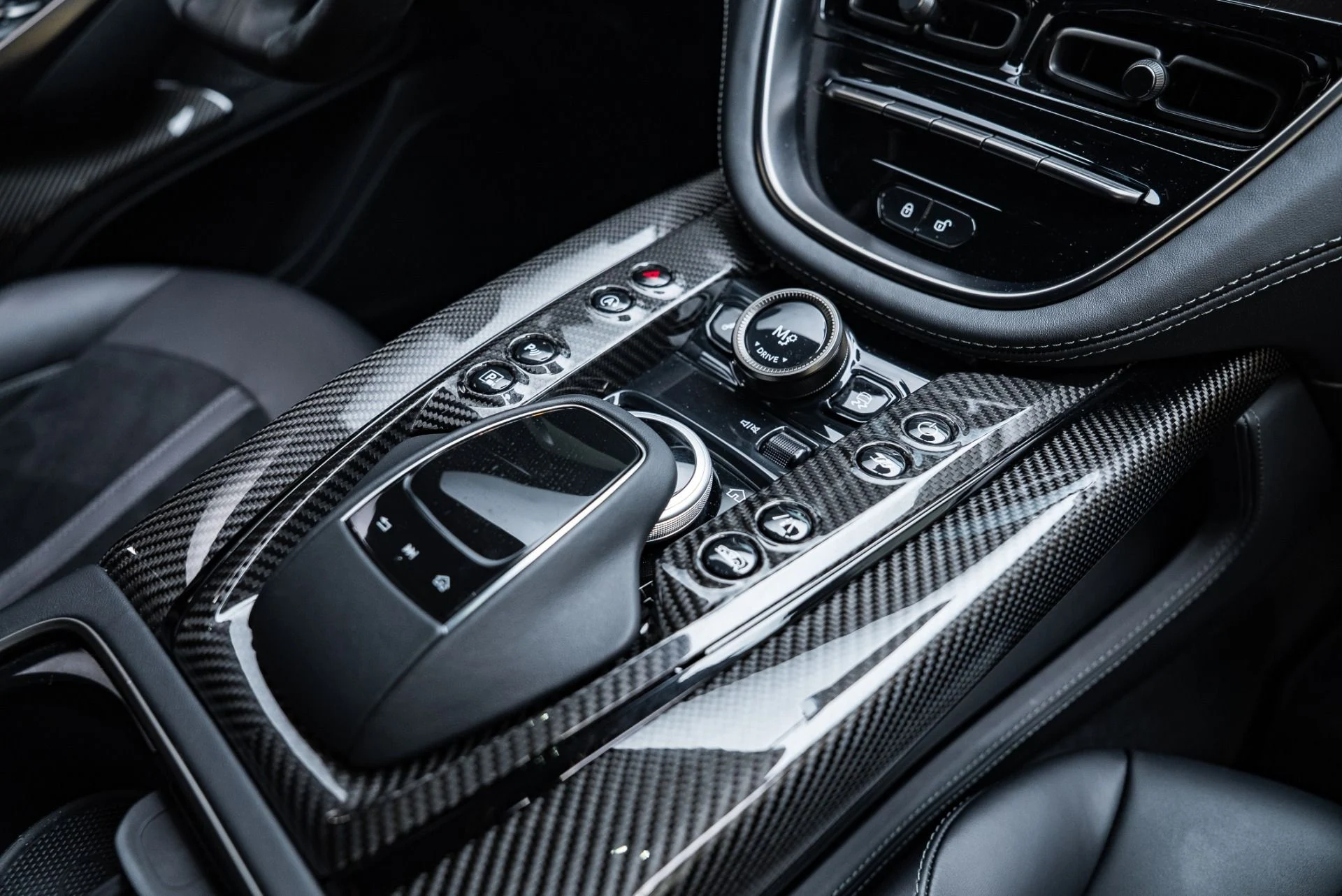 mph034_1209154185_Used_2023_Aston_Martin_DBX_707_1767147113_27277cb29d