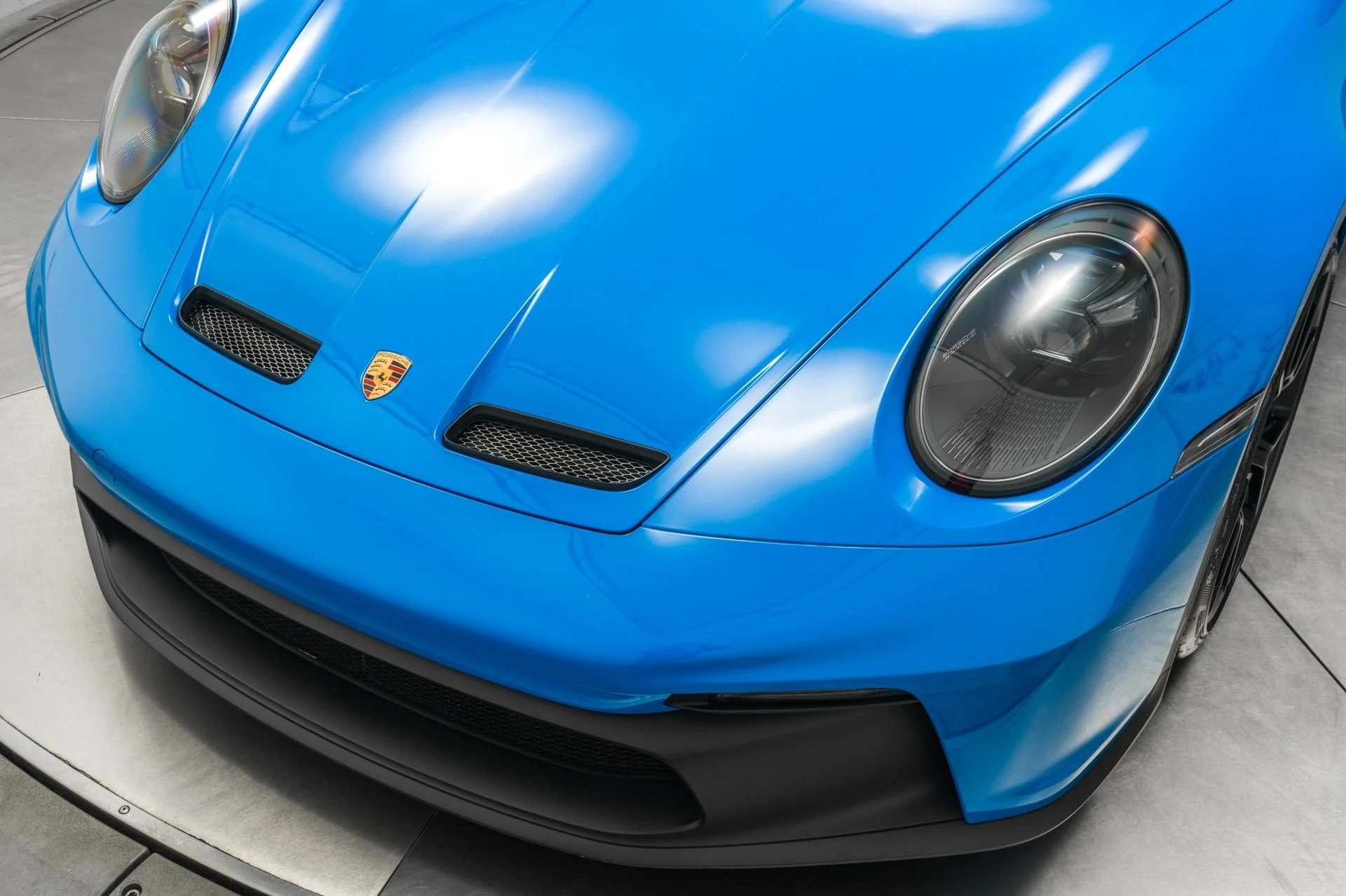 mph034_1210335532_Used_2022_Porsche_911_GT_3_Carbon_Buckets_Blue_Stitching_and_Belts_1768487811_a0b473856b