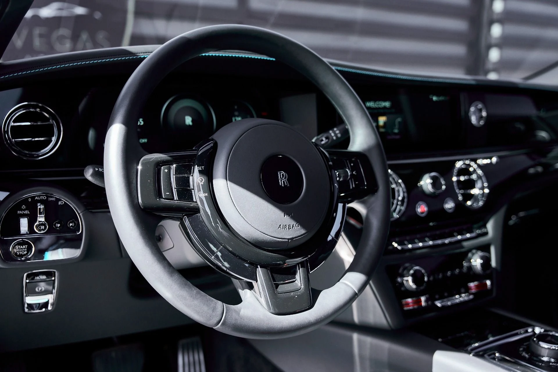 mph034_1211123779_Used_2025_Rolls_Royce_Spectre_Base_1771642459_71a1b4608e