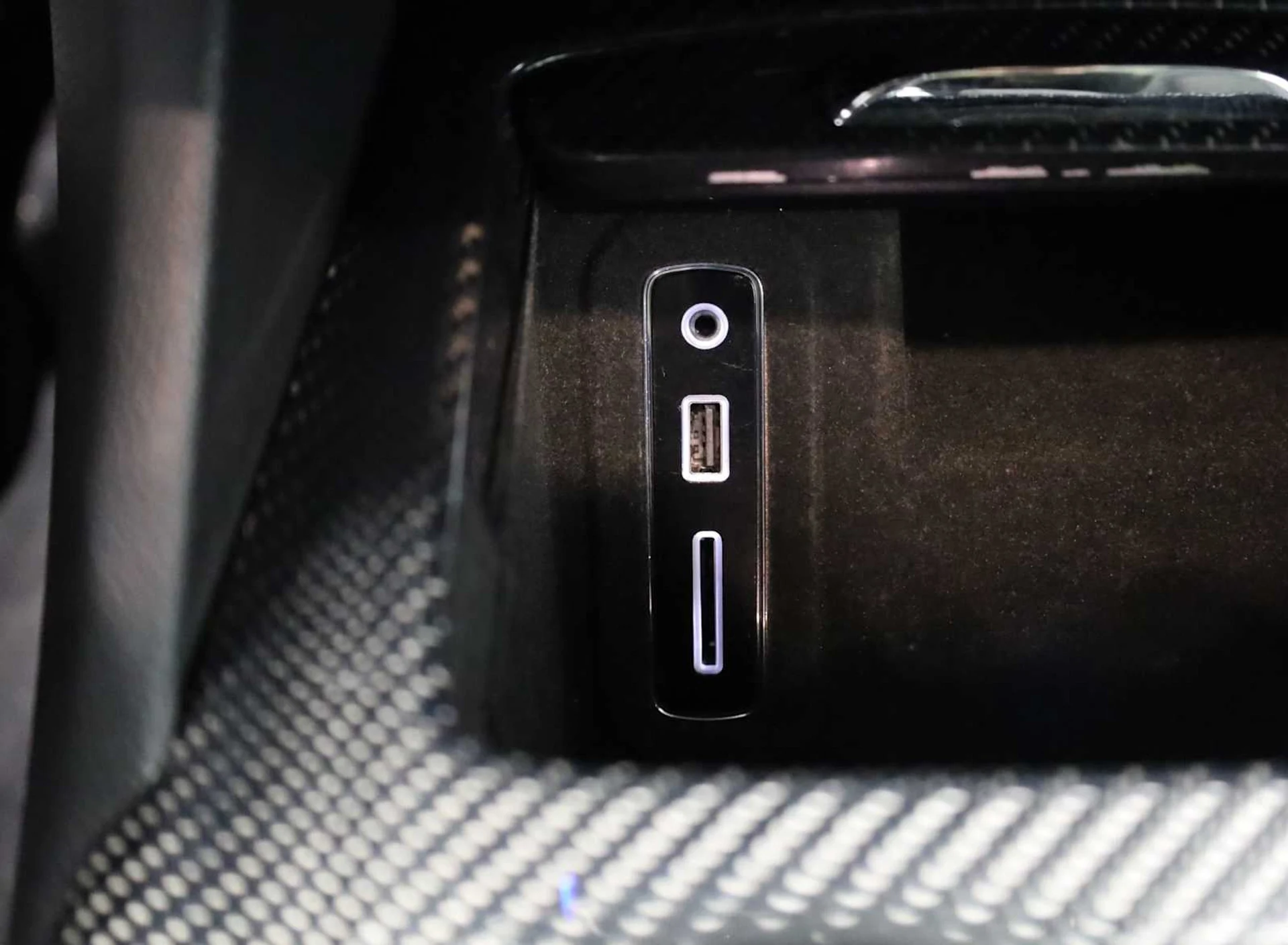 mph034_1228798580_ec0f34d6d5de1211f10f8d43acd62c79_be1b16c410