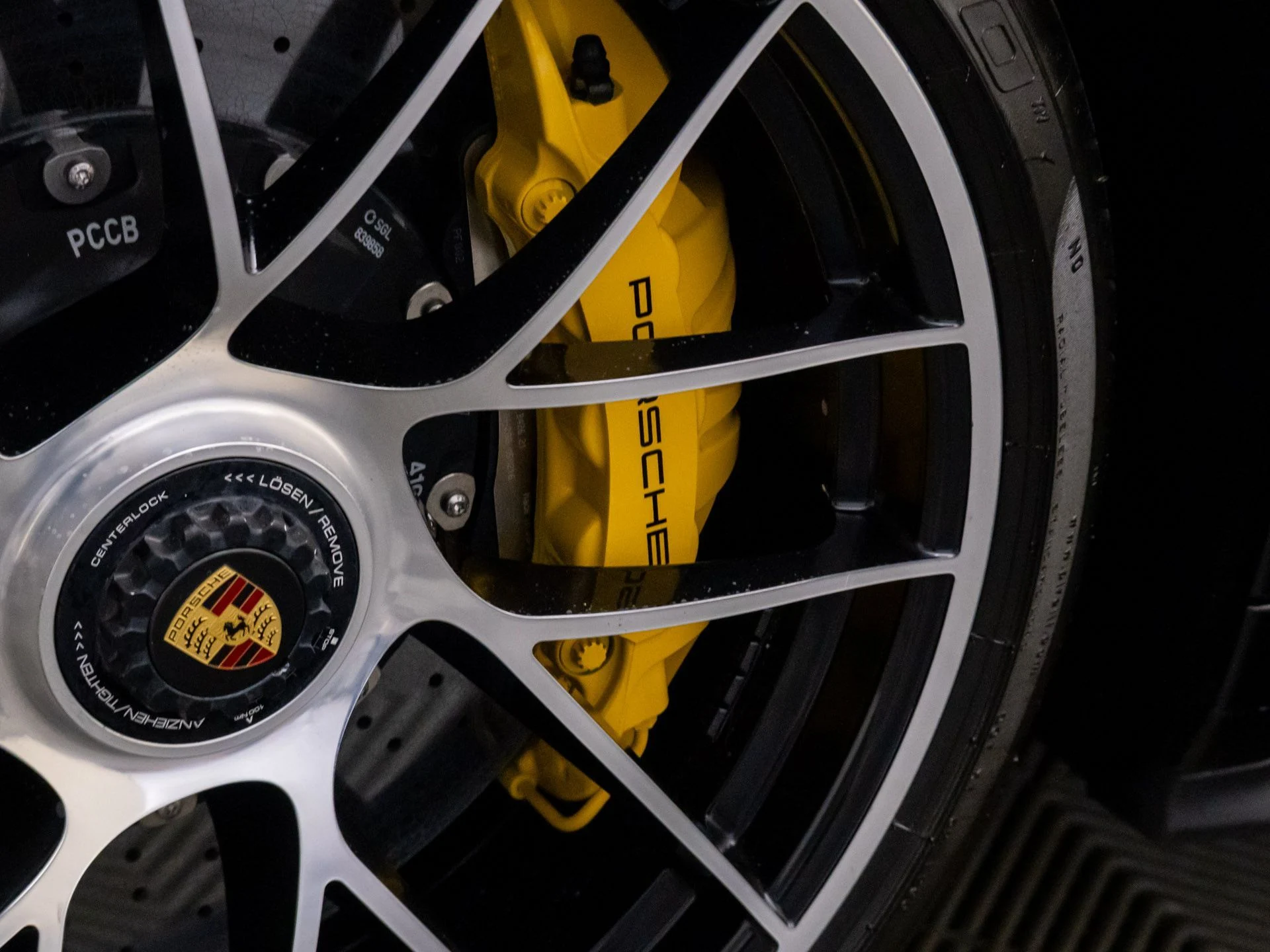 mph034_1234989885_b313d7d1f24bf7dc93085f69b2bfd677x_80ee898ea6