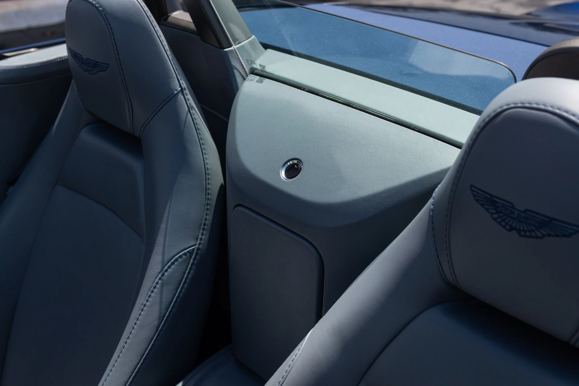 mph034_1239526868_Used_2021_Aston_Martin_Vantage_1774065878_b4f9303fd9