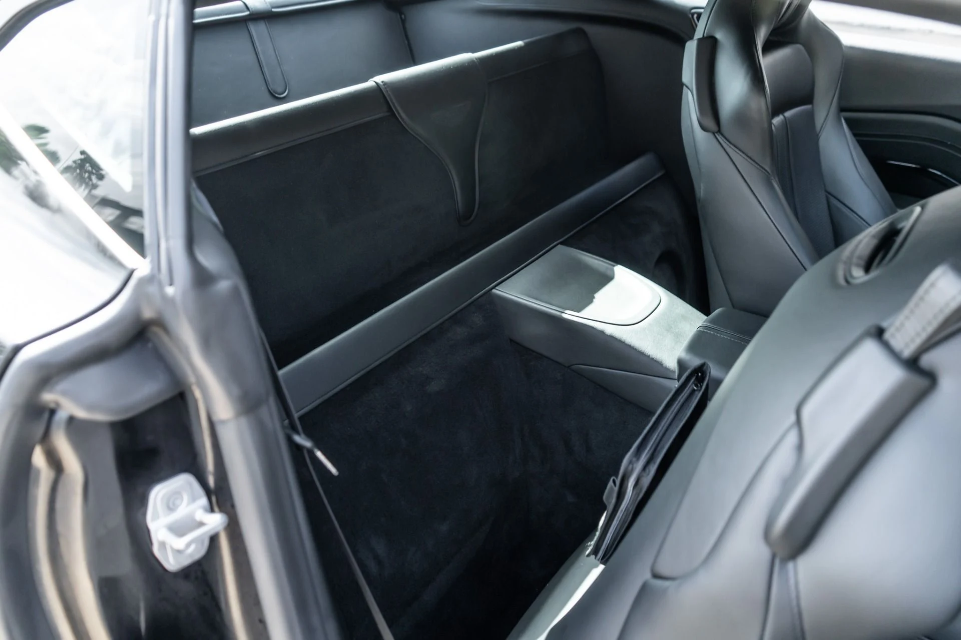 mph034_1242794894_Used_2019_Aston_Martin_Vantage_1789496200_367d6bf4ca