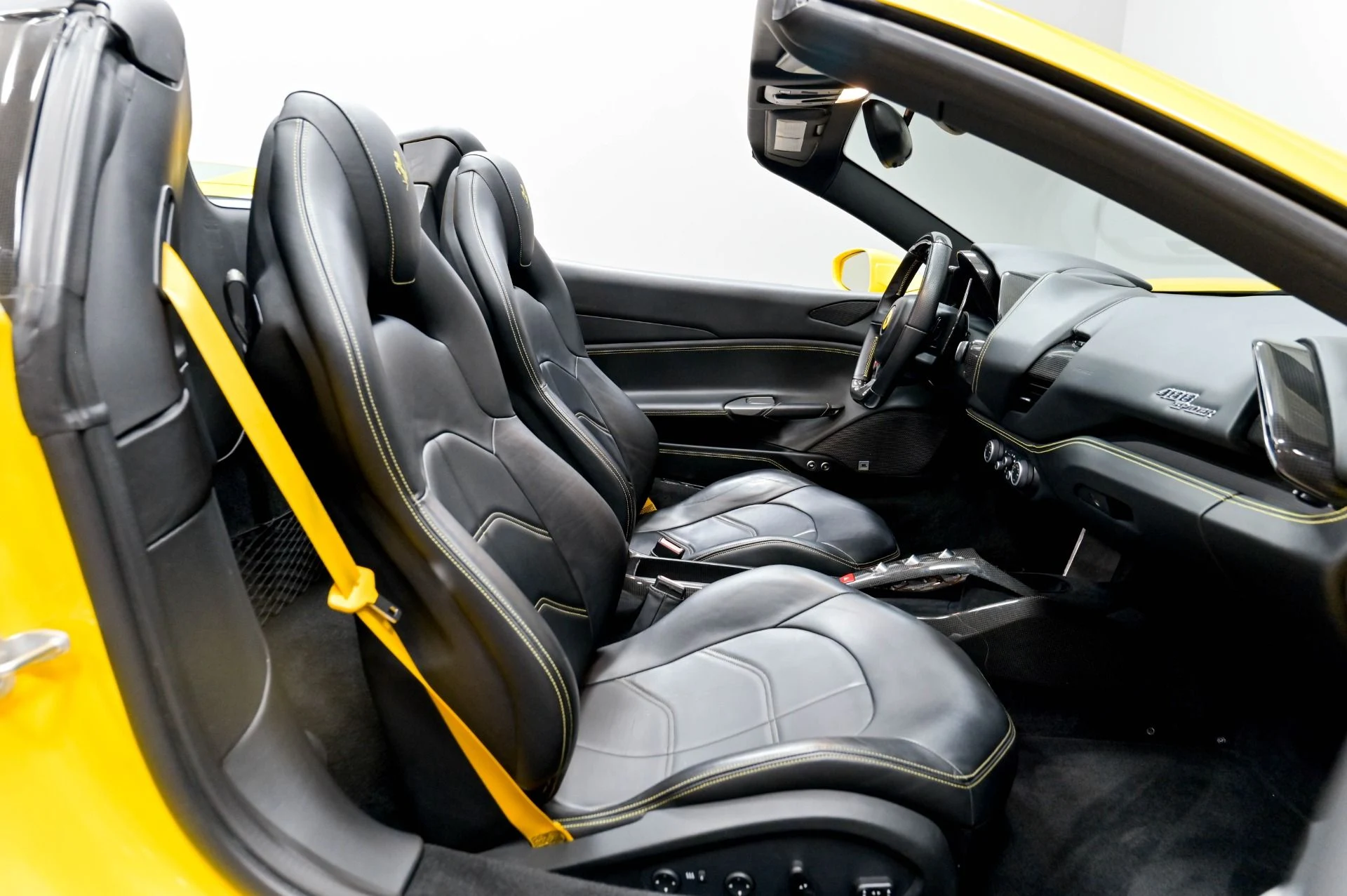 mph034_1259903409_Used_2017_Ferrari_488_Spider_1782250763_4d95a56bec