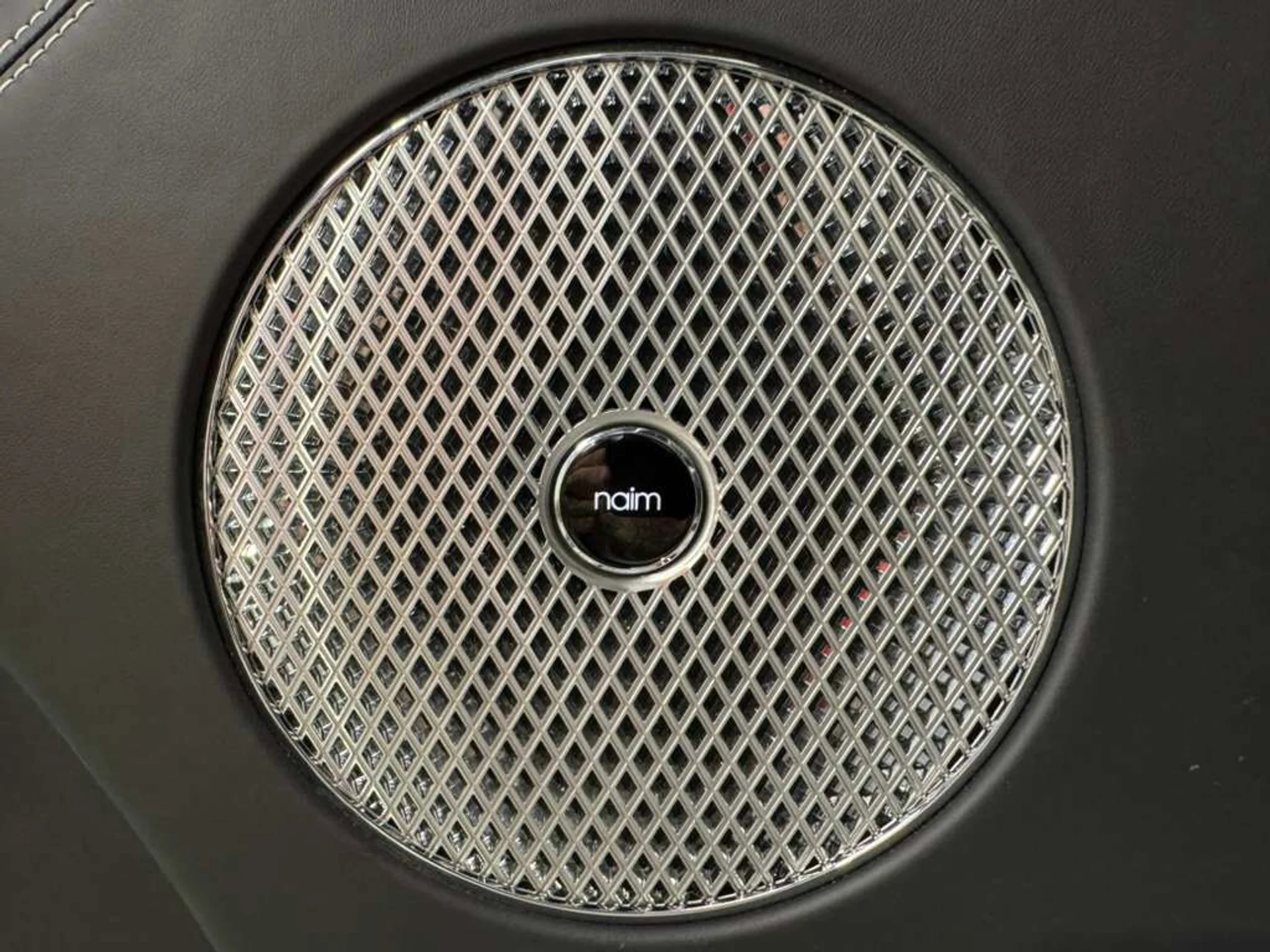 mph034_127296938_6a5f54de32dda0e89aa6cd0040bd42a1_99eb9dd0c8