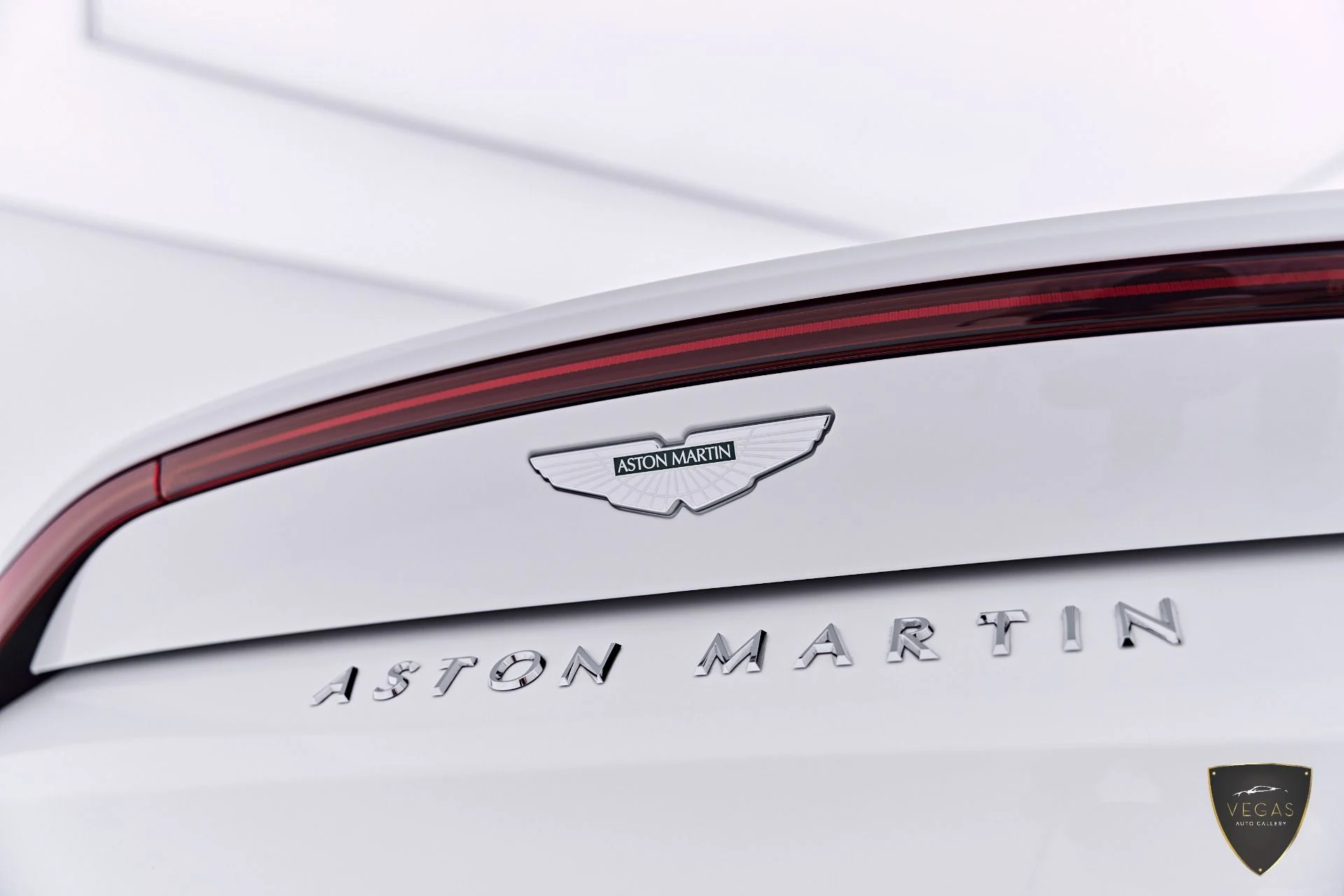 mph034_1289302356_Used_2023_Aston_Martin_Vantage_1783622448_cfb499ef4f