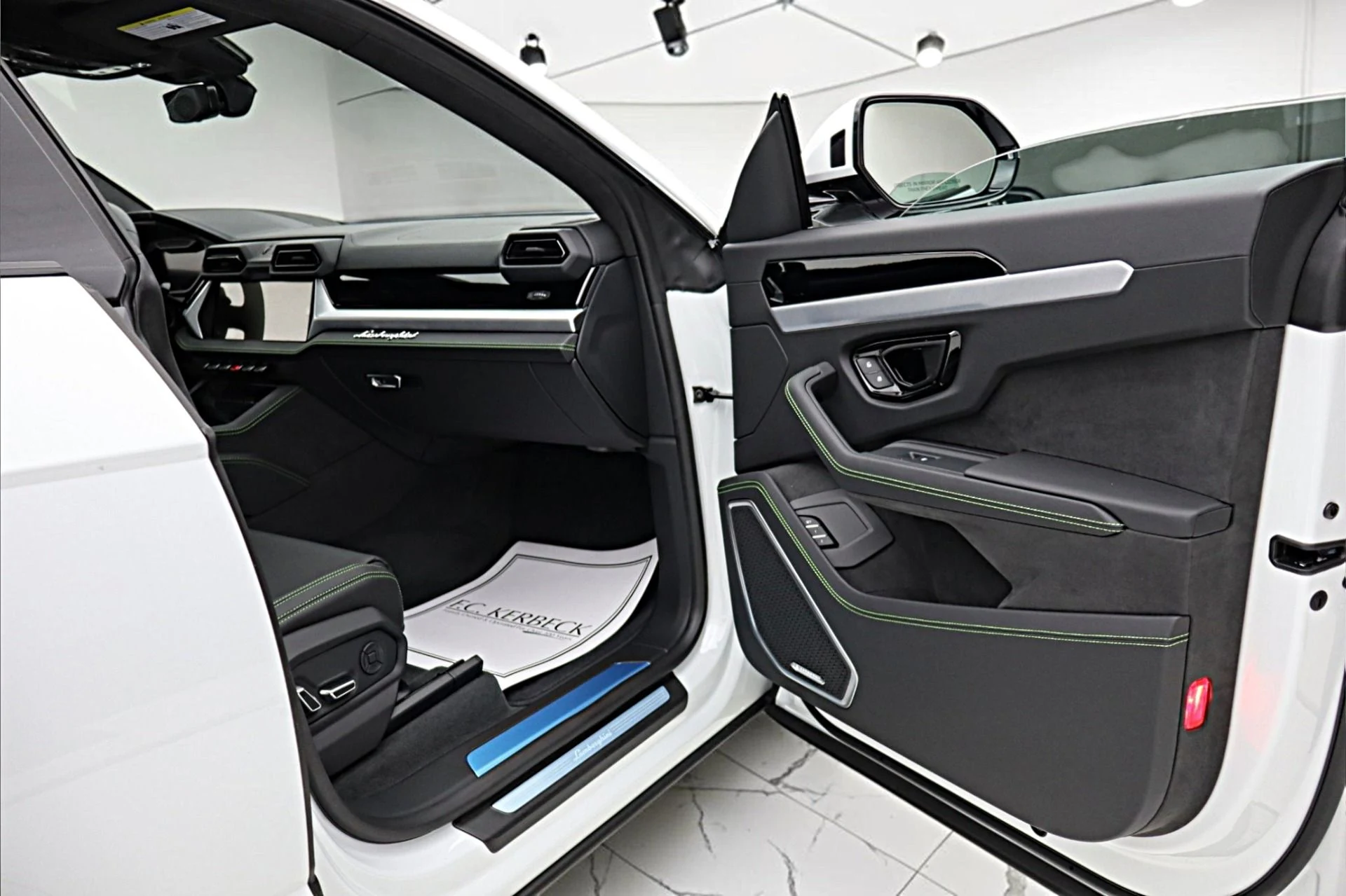 mph034_1295767644_New_2026_Lamborghini_Urus_SE_100c48a889