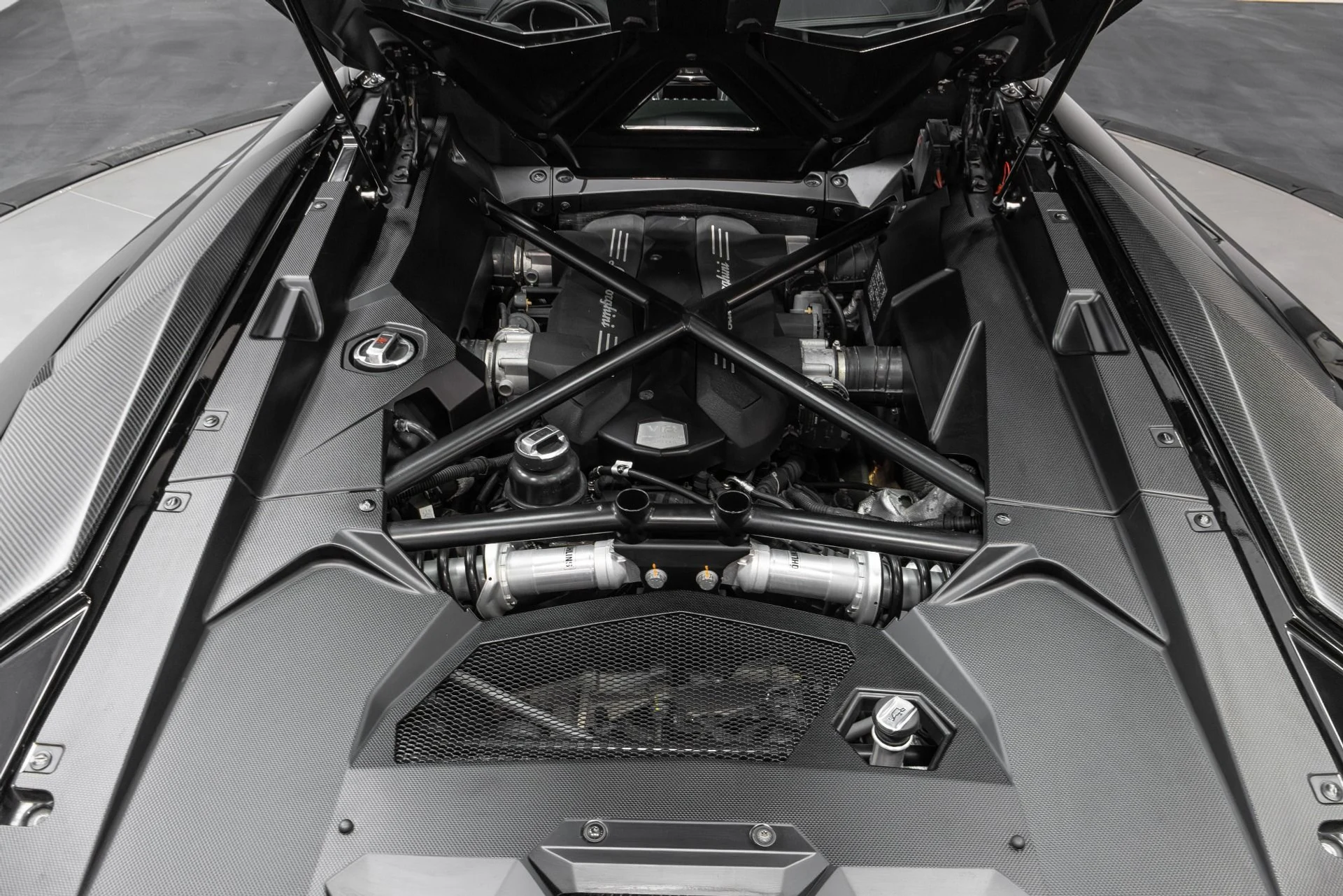 mph034_1305481117_Used_2015_Lamborghini_Aventador_LP_700_4_1770952947_bde9aa7001