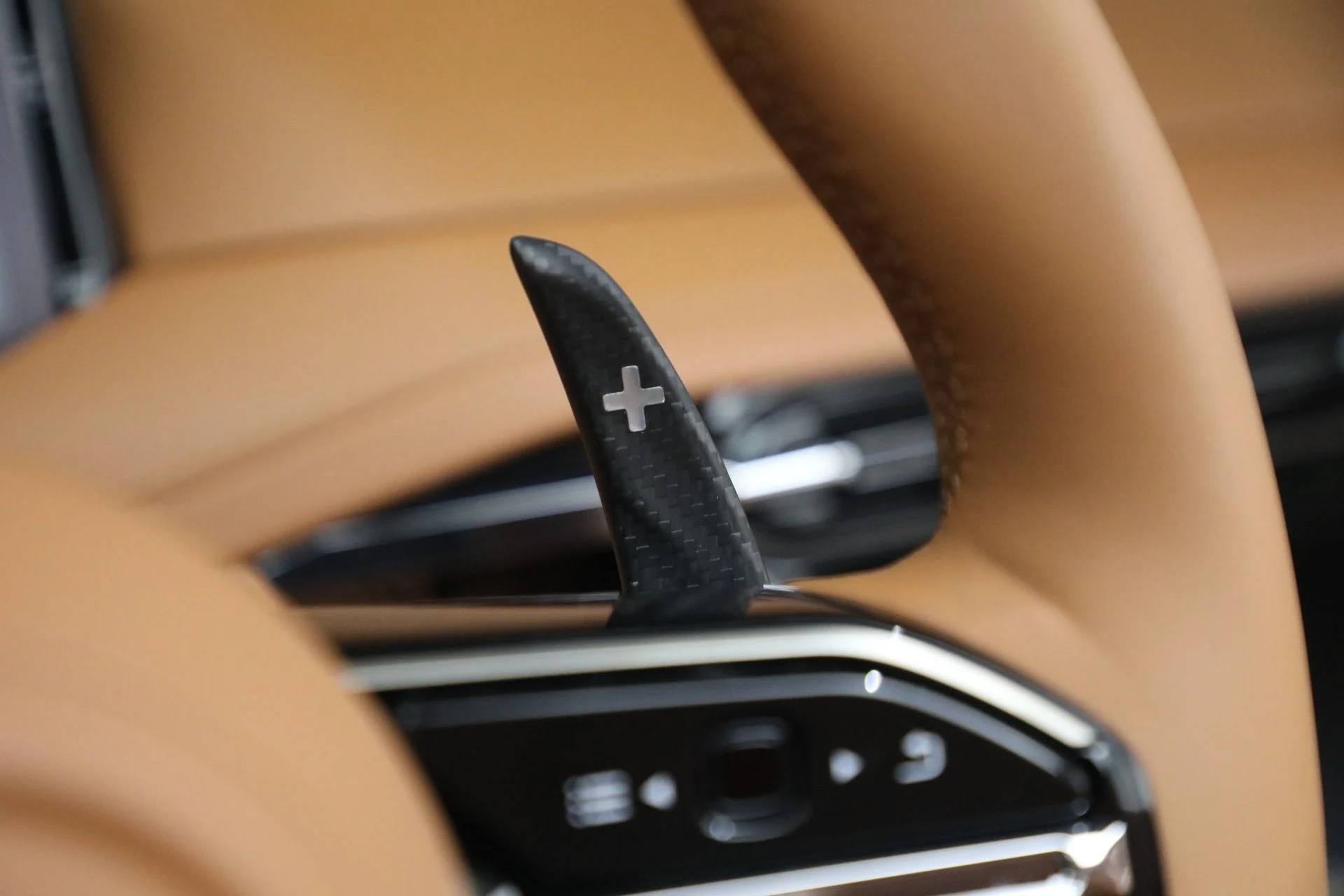 mph034_1310372694_New_2025_Aston_Martin_DB_12_Volante_578727fe25