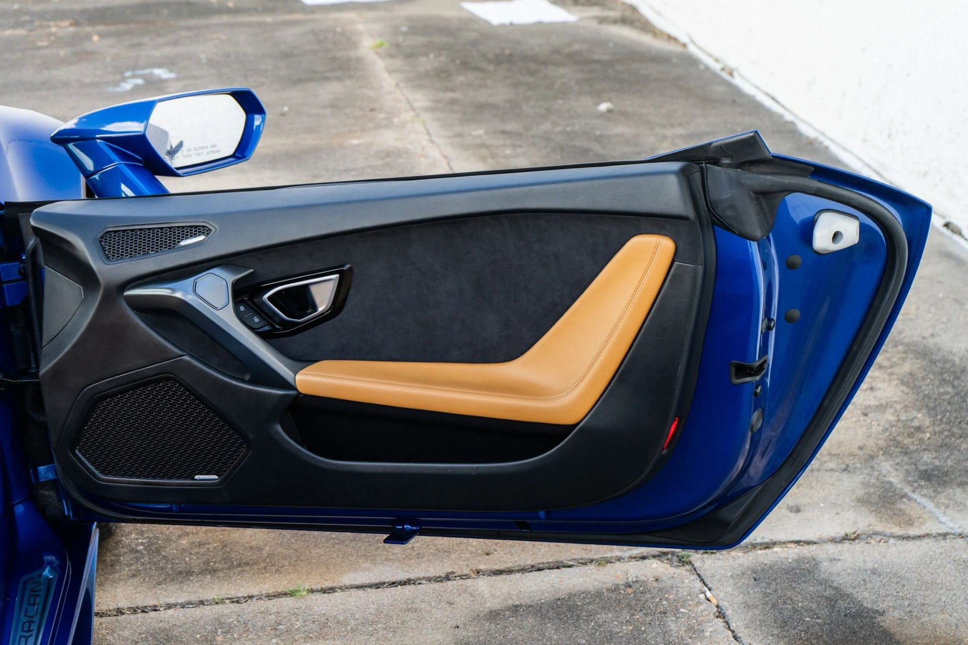 mph034_1325552246_Used_2018_Lamborghini_Huracan_LP_580_2_Spyder_1753308004_93bb047b17