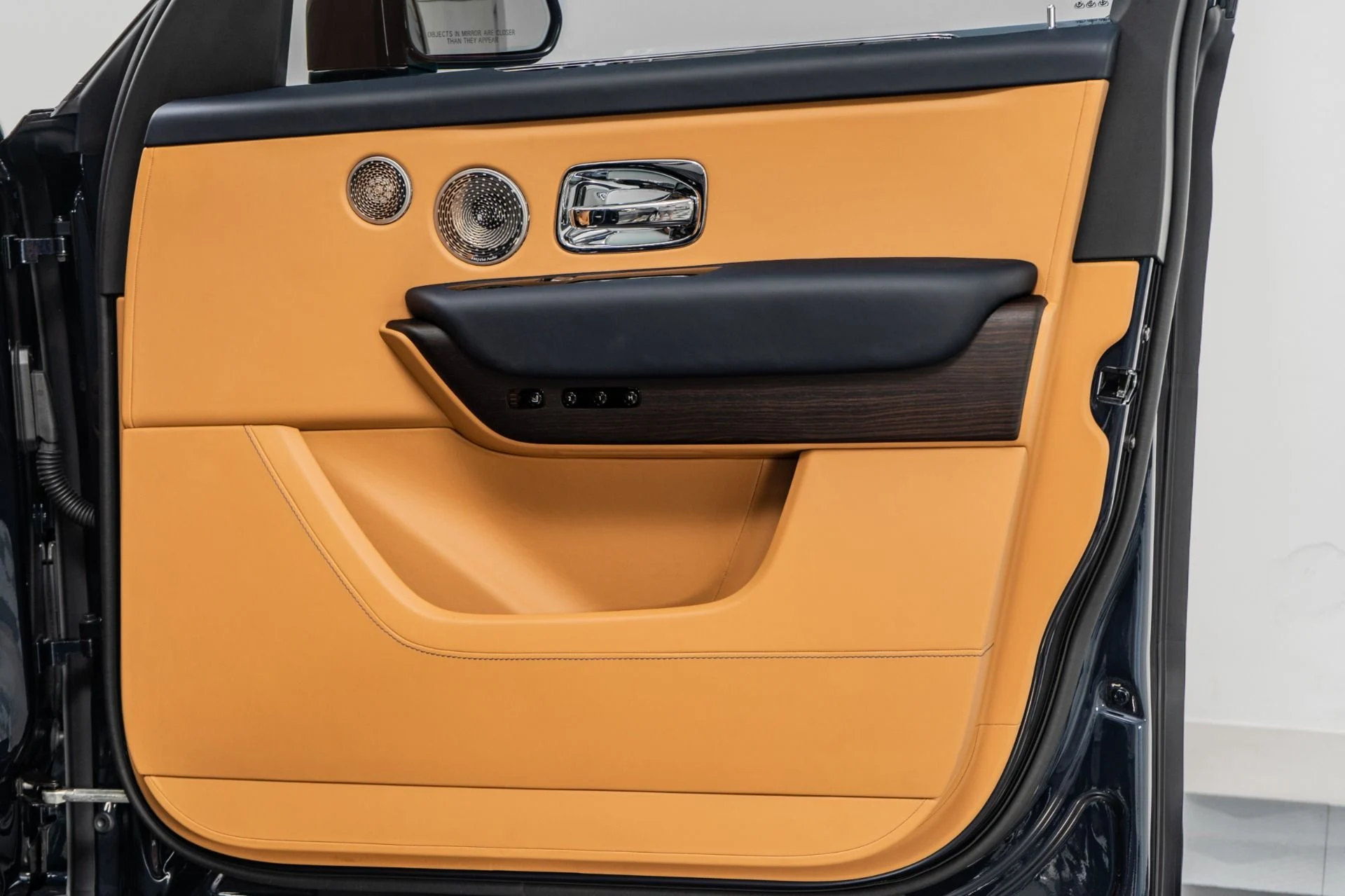 mph034_134229216_Used_2020_Rolls_Royce_Cullinan_Rear_Theatre_Configuration_Bespoke_Audio_Picnic_Tables_1785529076_8b442829e8