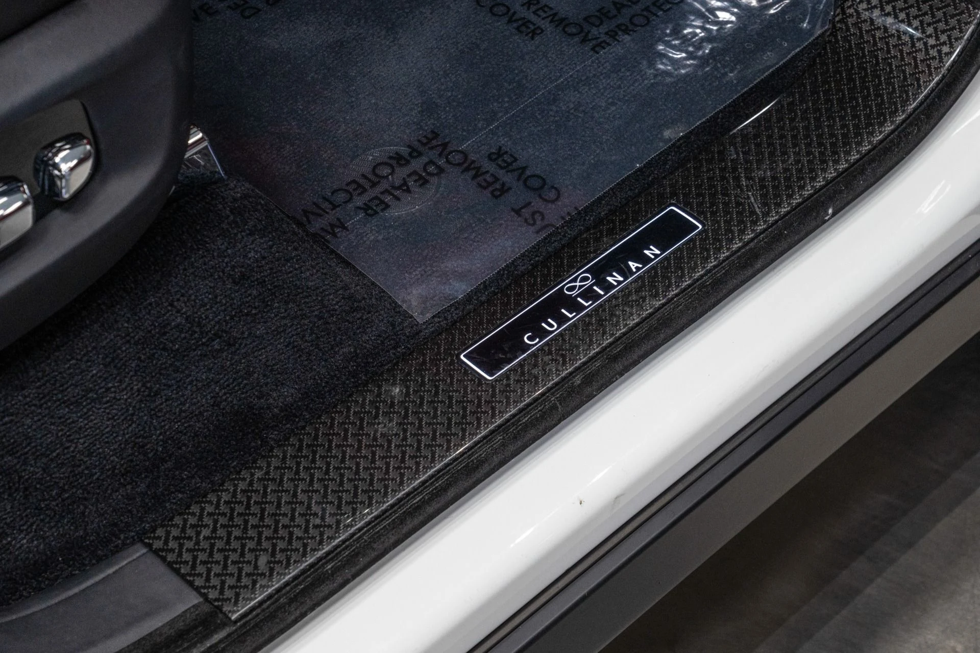 mph034_134528338_Used_2023_Rolls_Royce_Cullinan_Black_Badge_Two_Tone_Interior_Starlight_Headliner_1762810213_36e2c3efa2