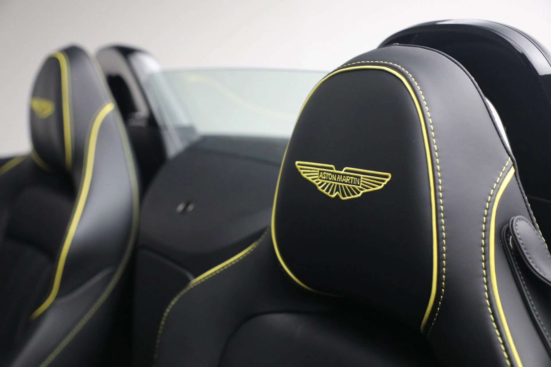 mph034_1346269761_New_2026_Aston_Martin_Vantage_Roadster_1770848257_9dcc9066f6