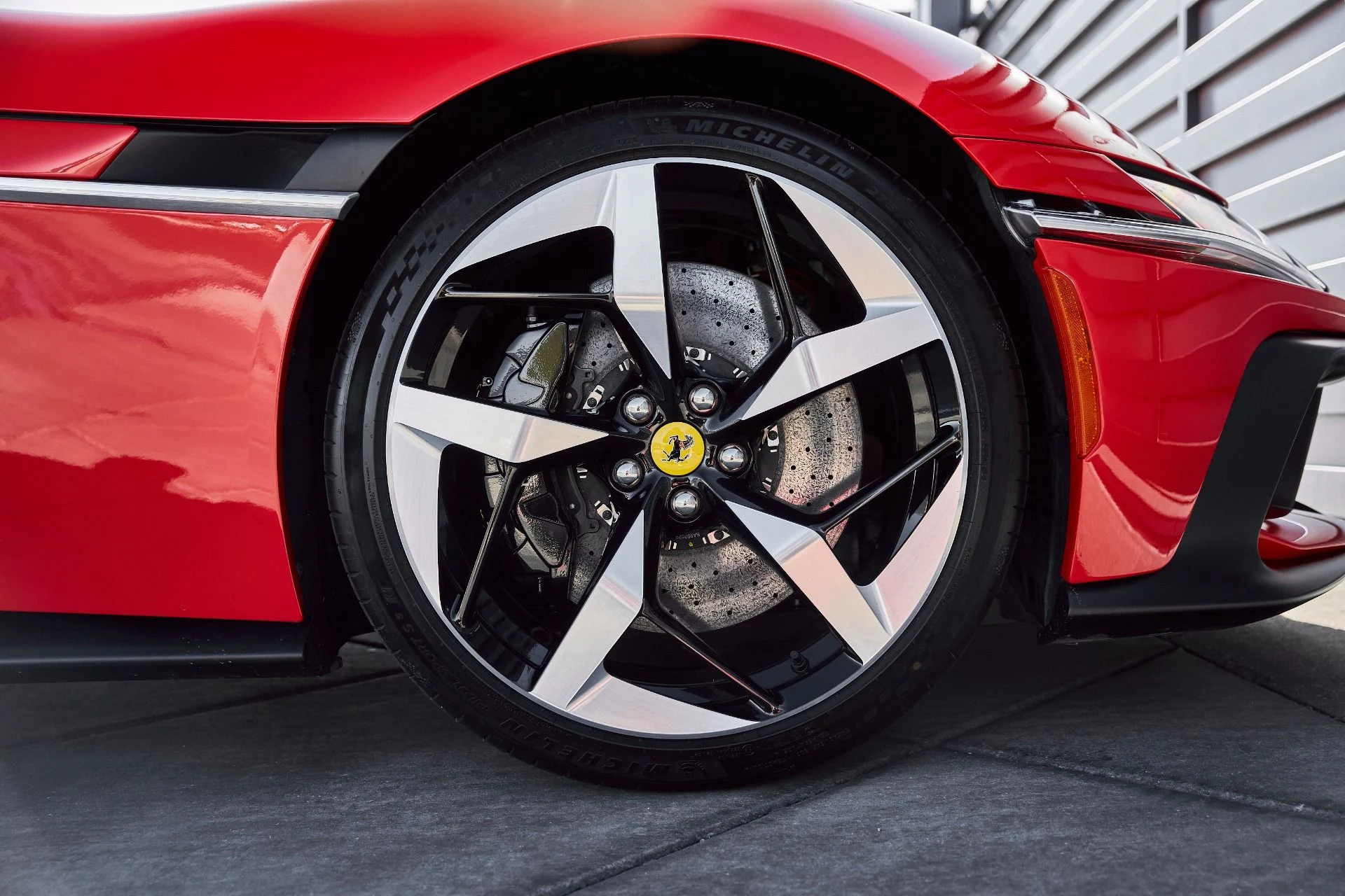 mph034_1365162378_Used_2025_Ferrari_12_Cilindri_1769824804_0c822afd1d