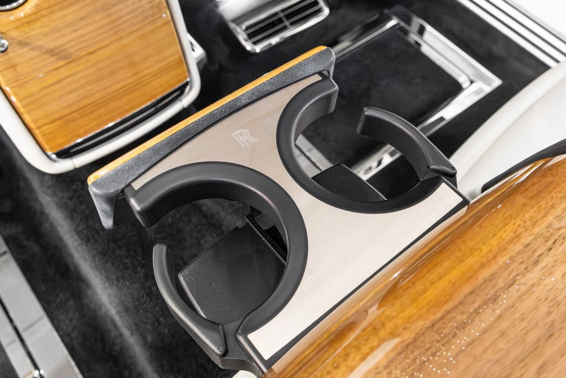 mph034_1372198921_Used_2019_Rolls_Royce_Phantom_1770350910_efd5a9ebb3