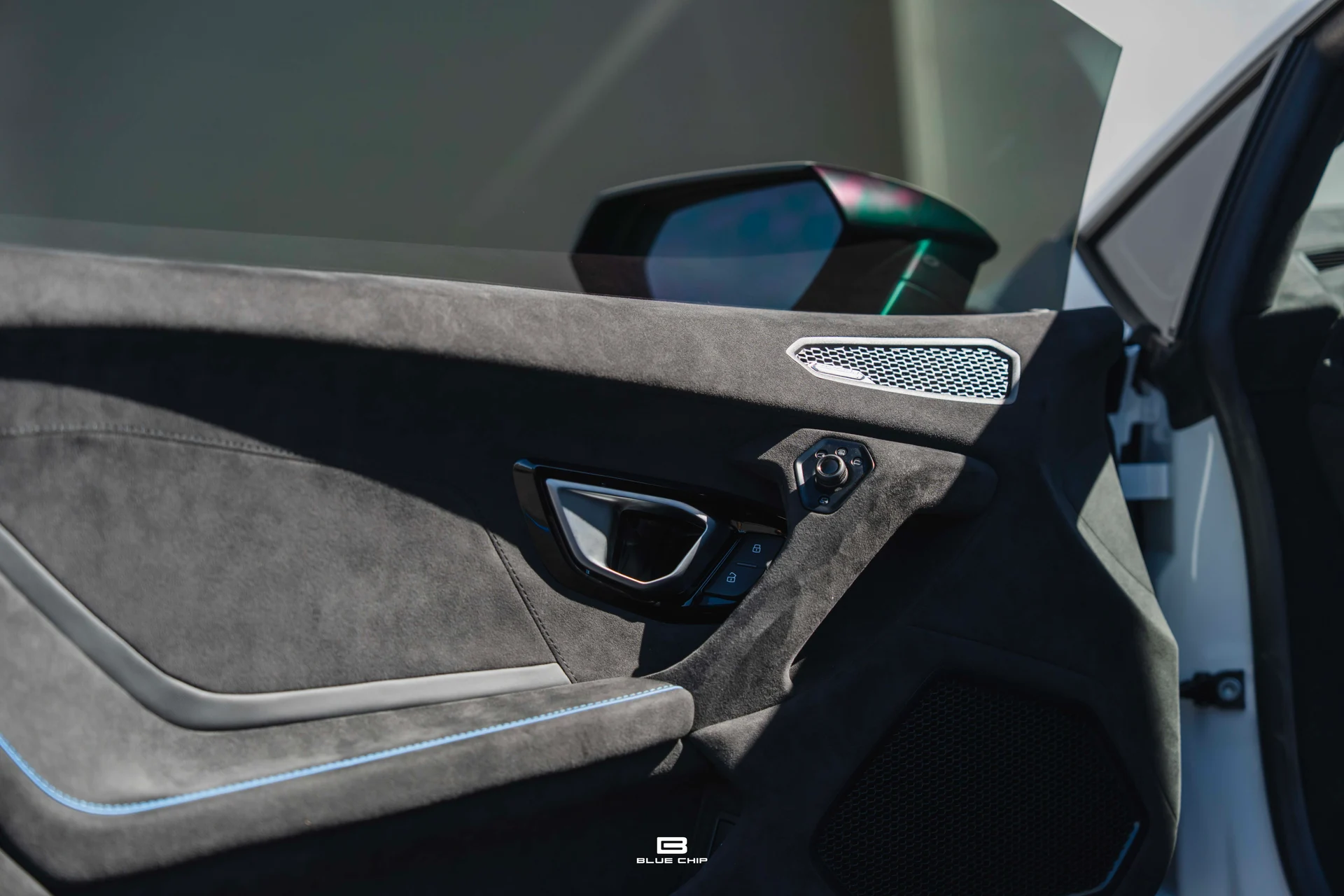 mph034_137384356_6a31cff78025615f175f3887_2024_Lamborghini_Huracan_Sterrato_35_0bea390d58