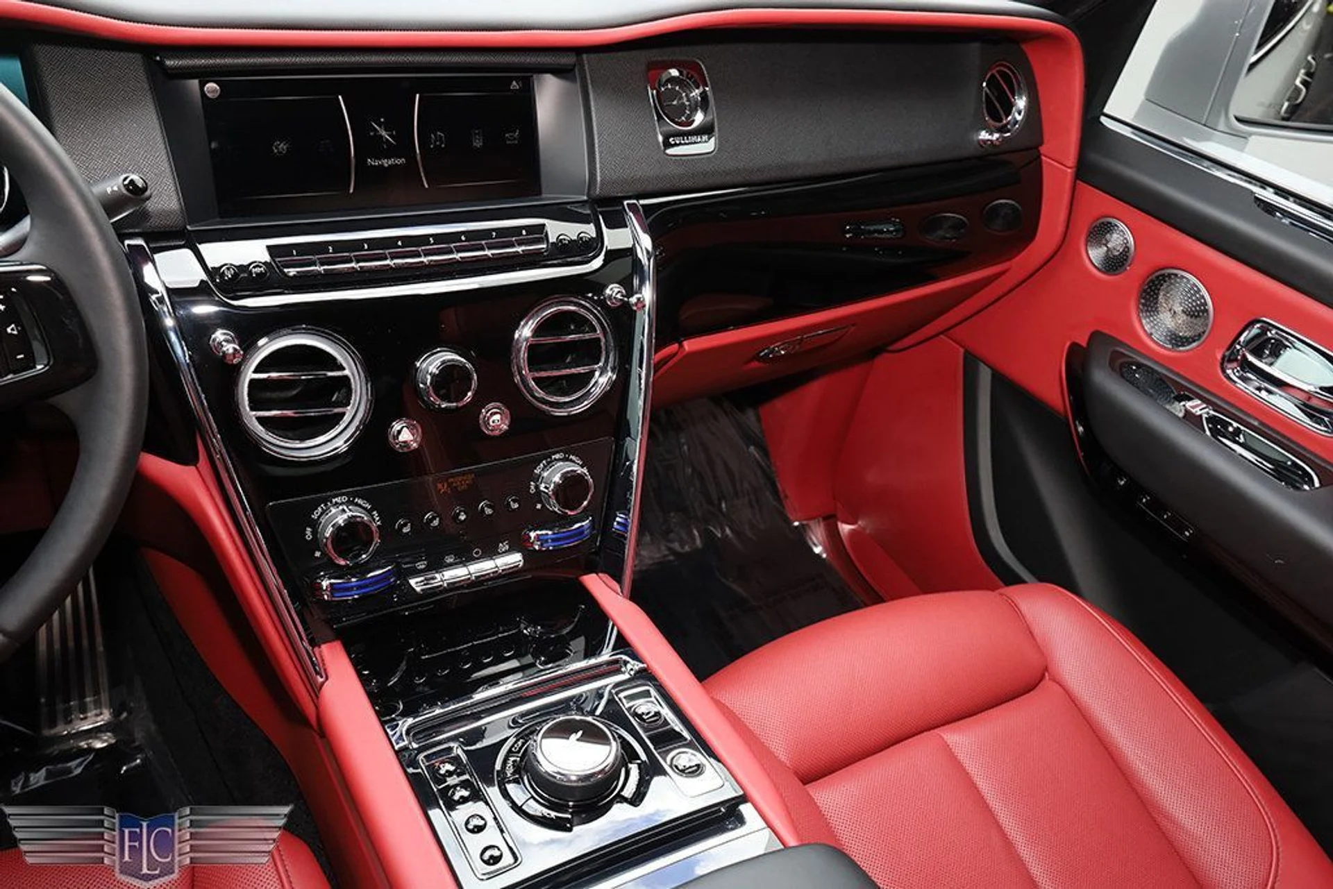 mph034_1375443645_used_2019_rolls_royce_cullinan_sportutility_6305_22963693_35_1024_f8f0314ba3