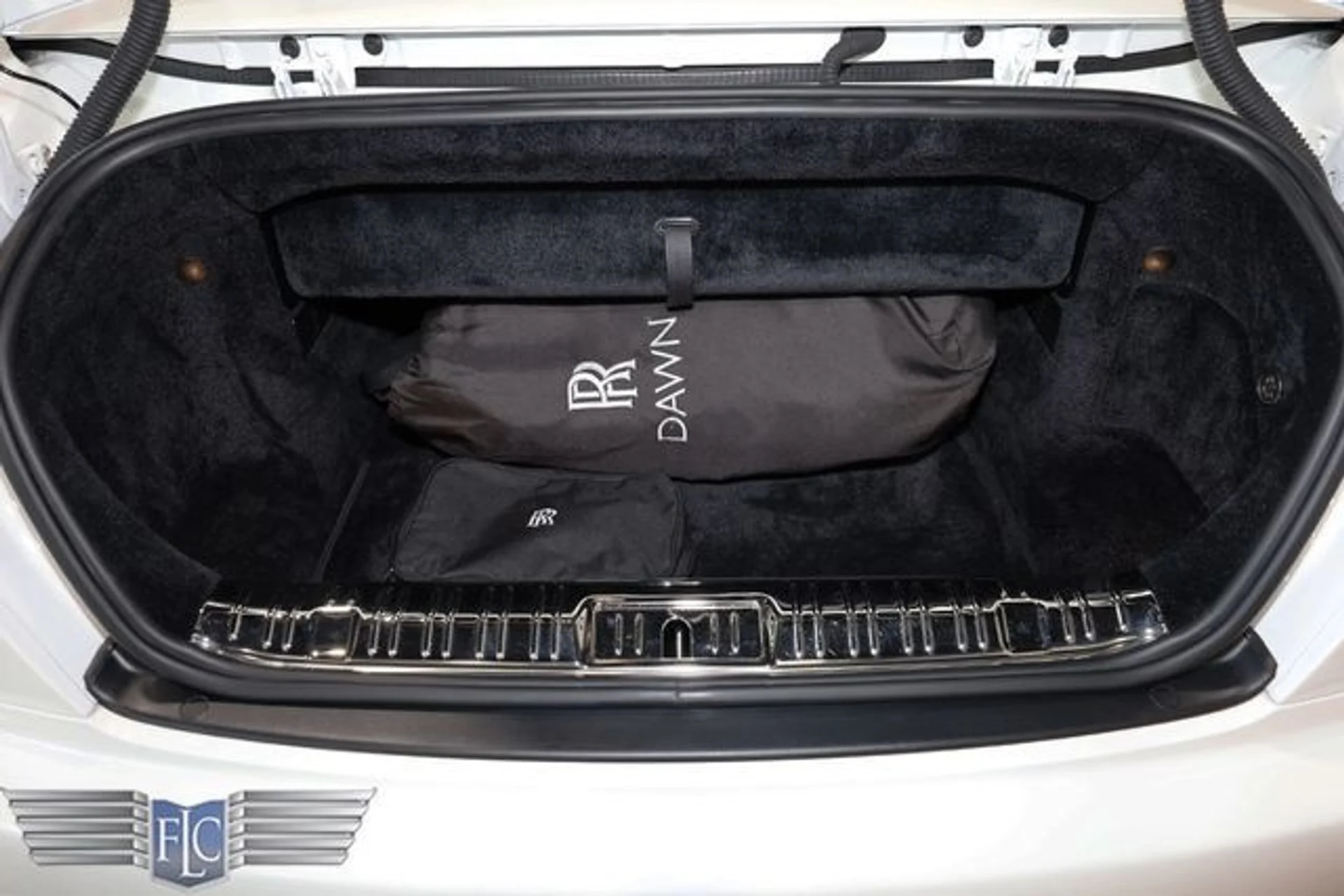 mph034_1388817442_used_2017_rolls_royce_dawn_convertible_9689_23039198_39_640_24721cb95e