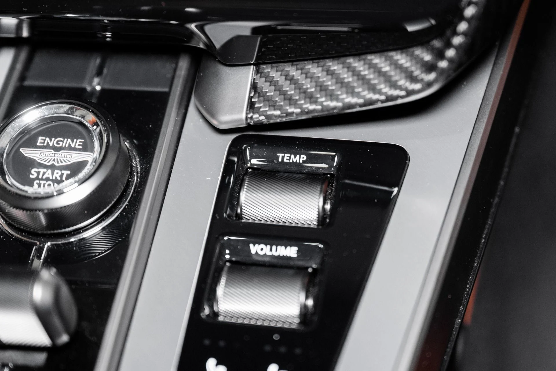 mph034_1391147203_Used_2025_Aston_Martin_Vanquish_1751746222_c58fbd9a5c
