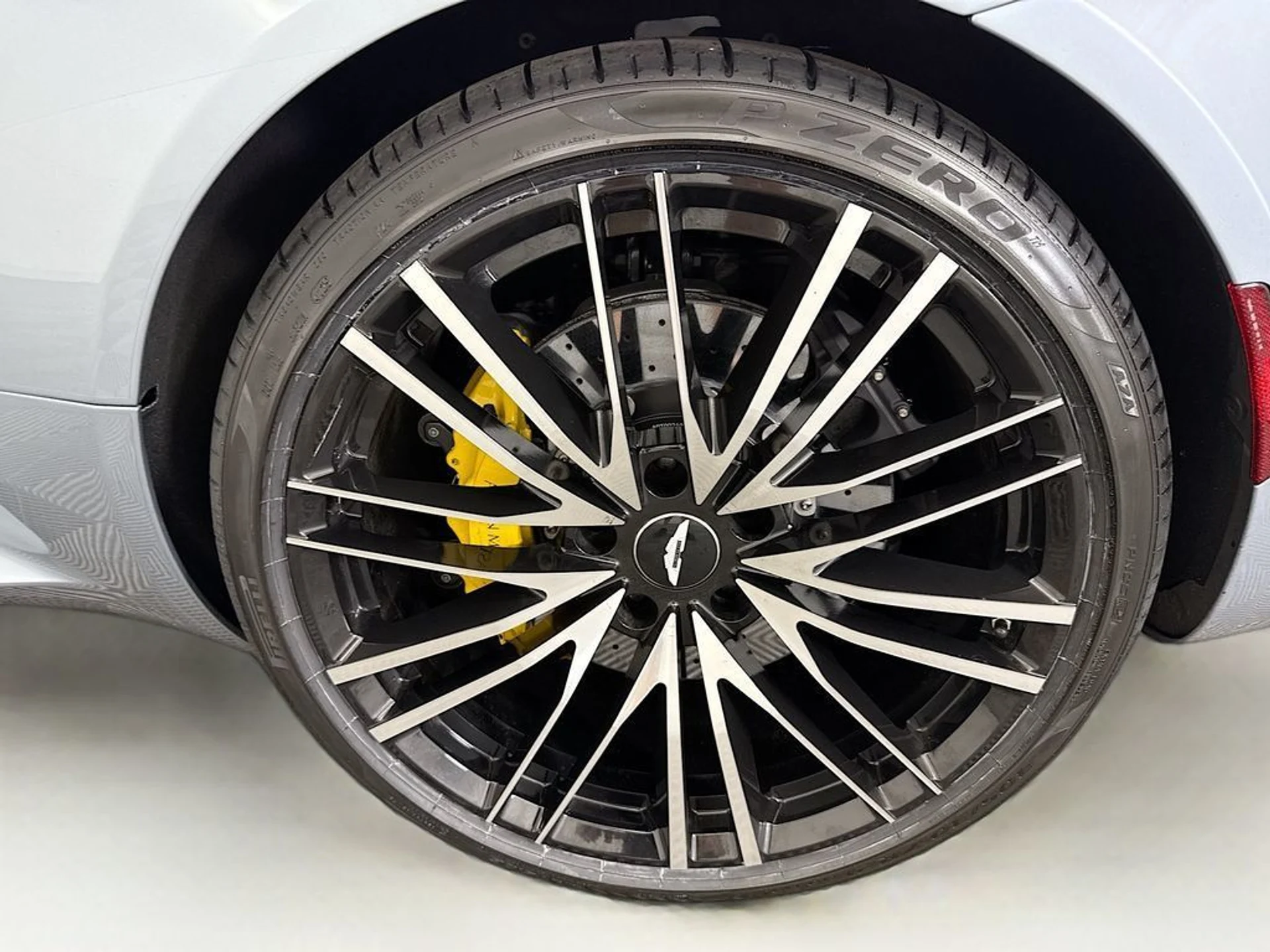 mph034_1393259150_used_2021_aston_martin_dbs_superleggeravolante_8119_22994396_35_1024_4d36d71528