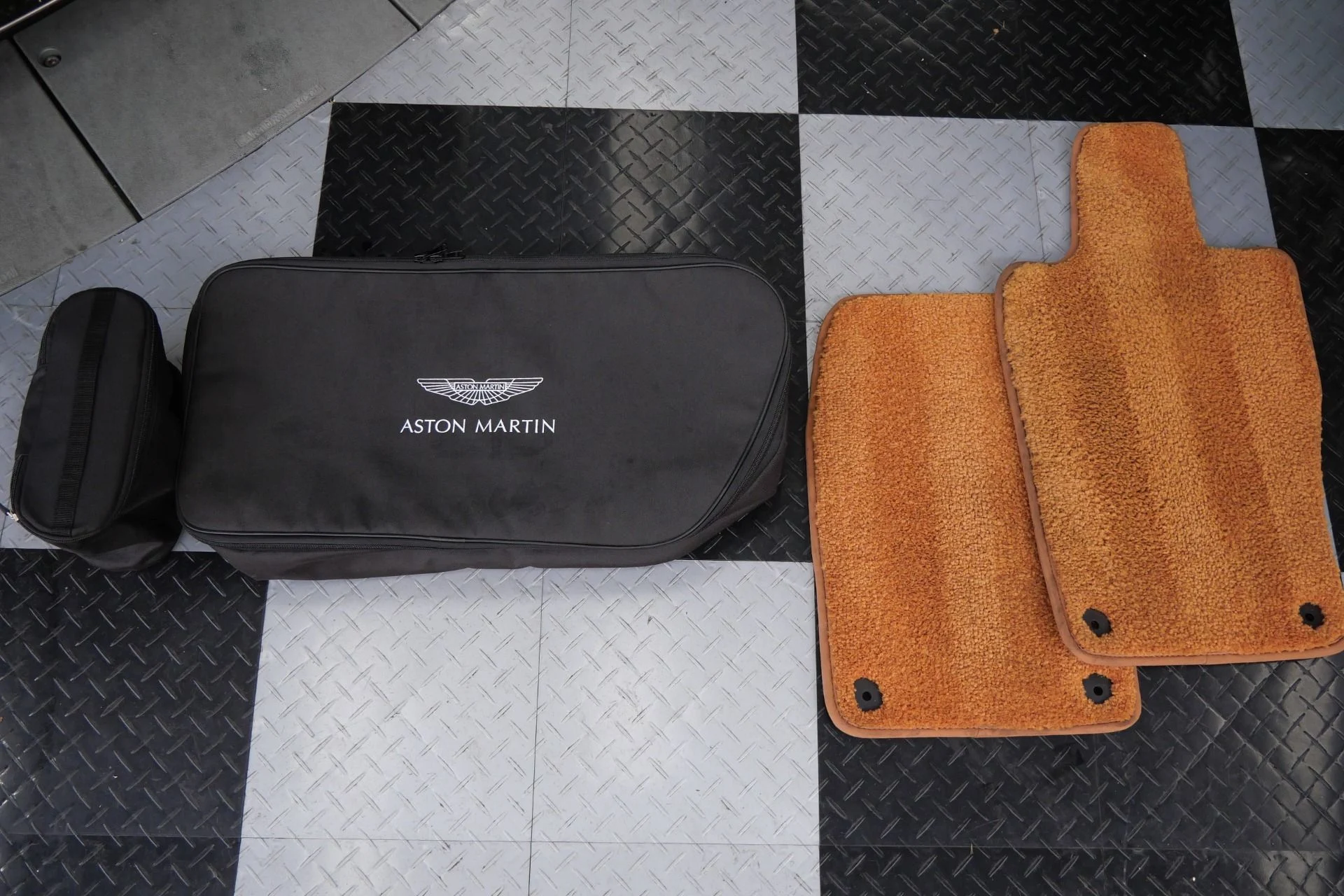 mph034_1394551744_Used_2022_Aston_Martin_DBS_Superleggera_Volante_715_Horsepower_Low_Miles_Two_Tone_Interior_1780071319_c167c5c19d